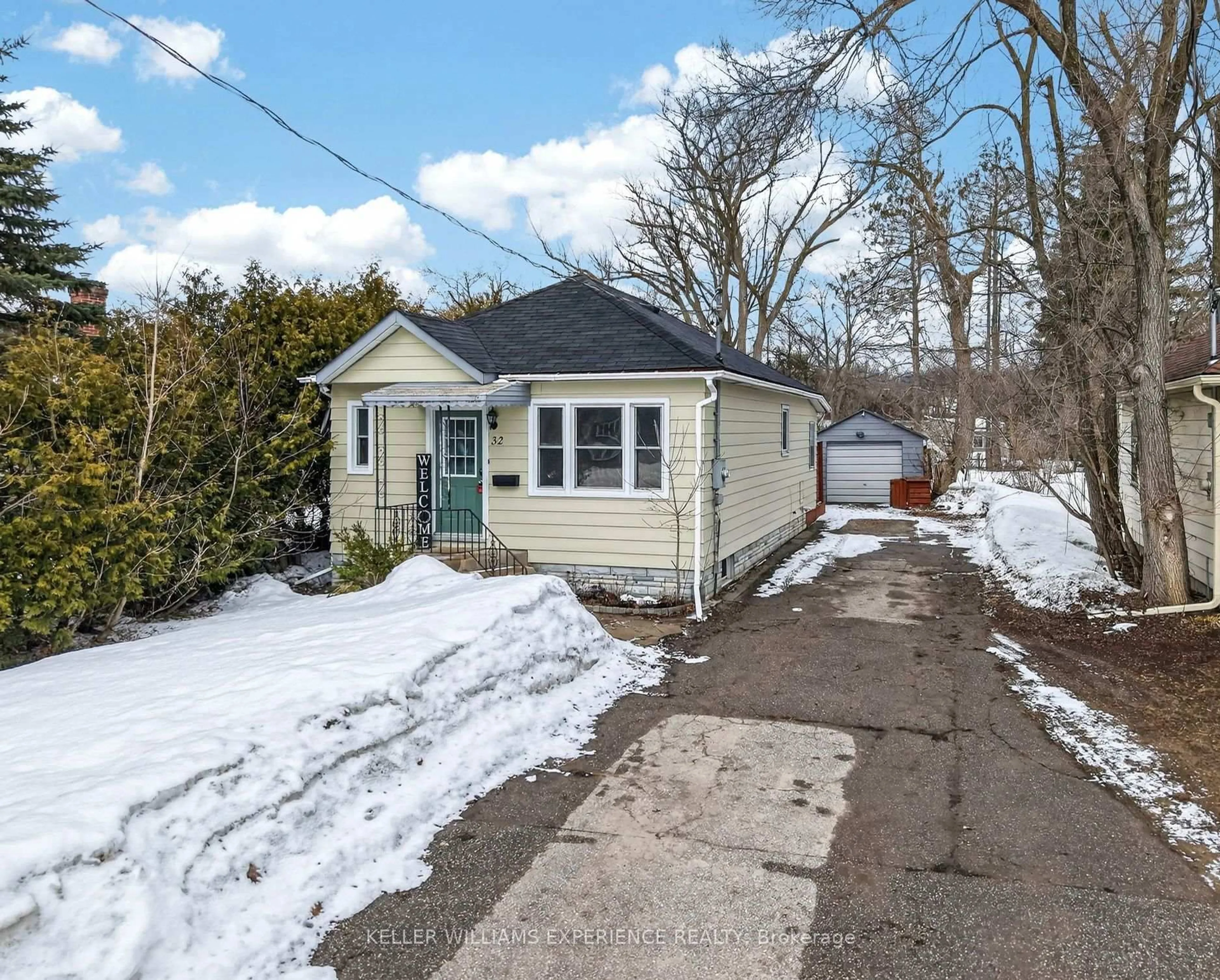 Unknown for 32 HENRY St, Barrie Ontario L4N 1C4