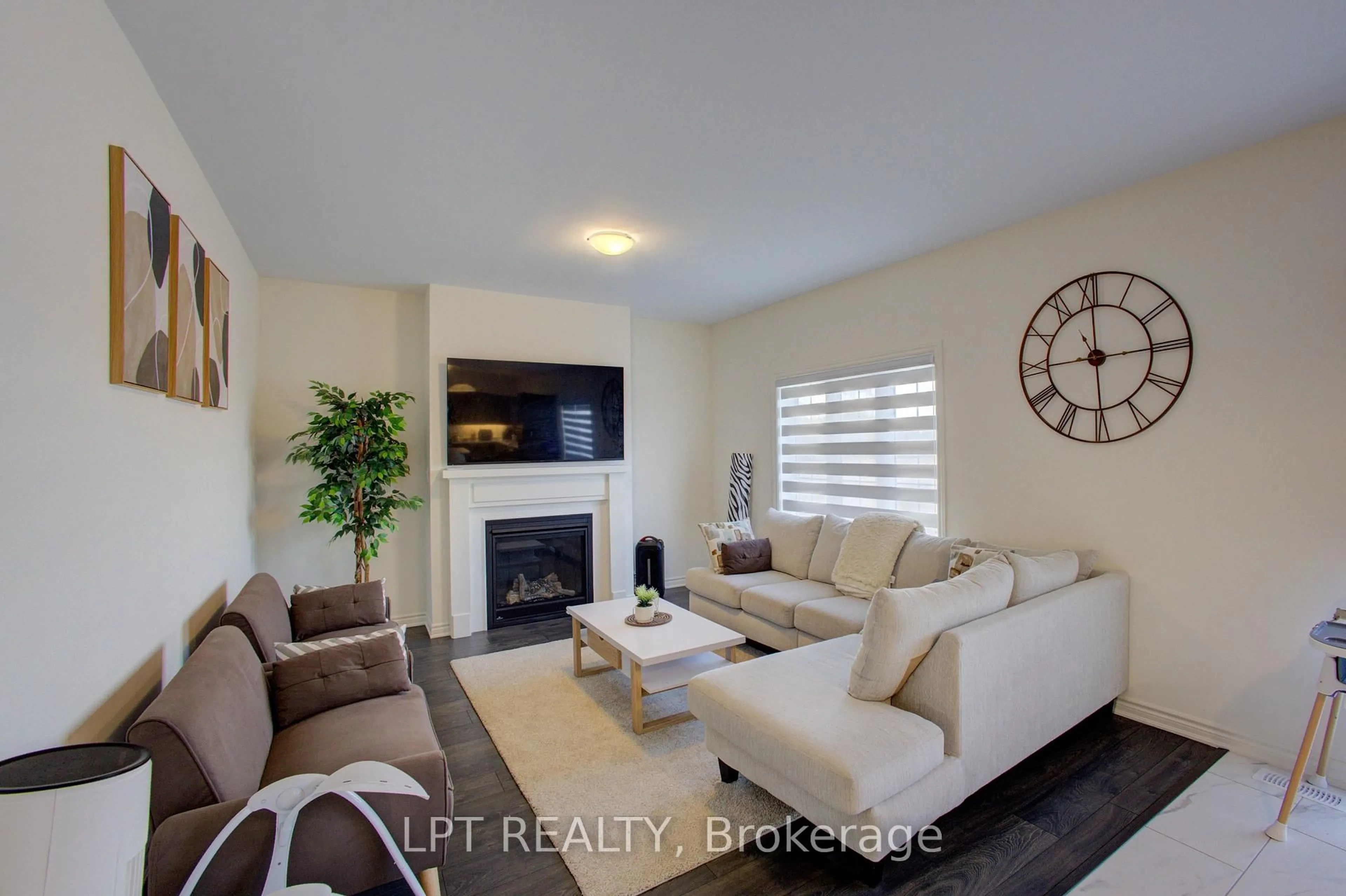 Living room with furniture, unknown for 234 Prescott Dr, Clearview Ontario L0M 1S0