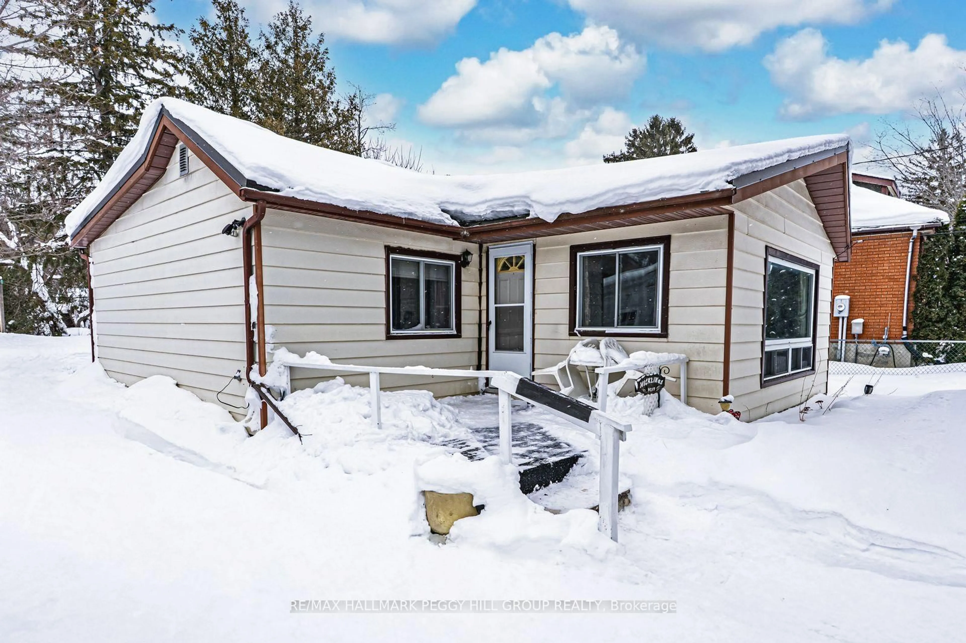 A pic from outside/outdoor area/front of a property/back of a property/a pic from drone, street for 1237 15 Line, Oro-Medonte Ontario L3V 8J1