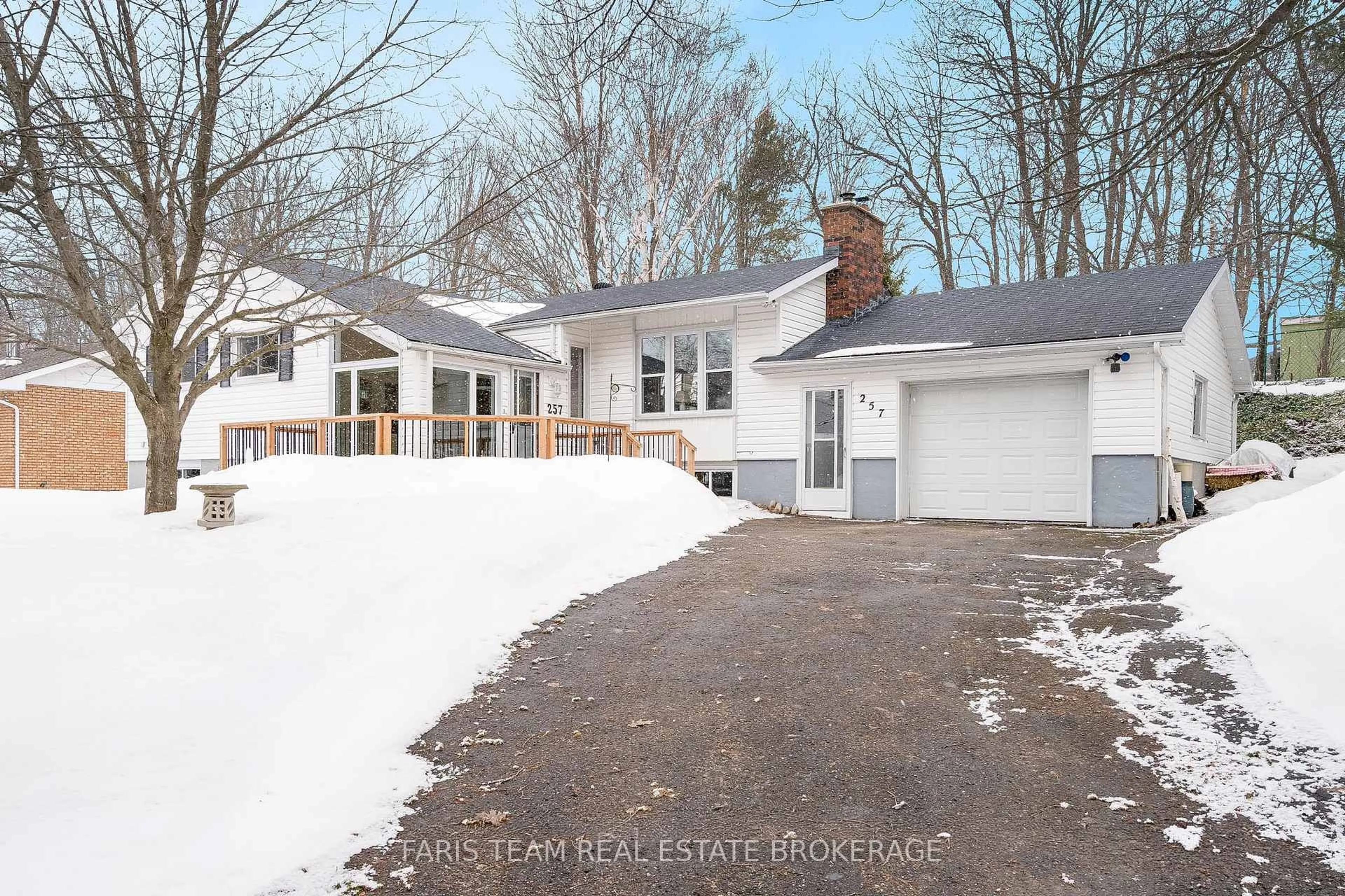 Unknown for 257 Church St, Penetanguishene Ontario L9M 1G6