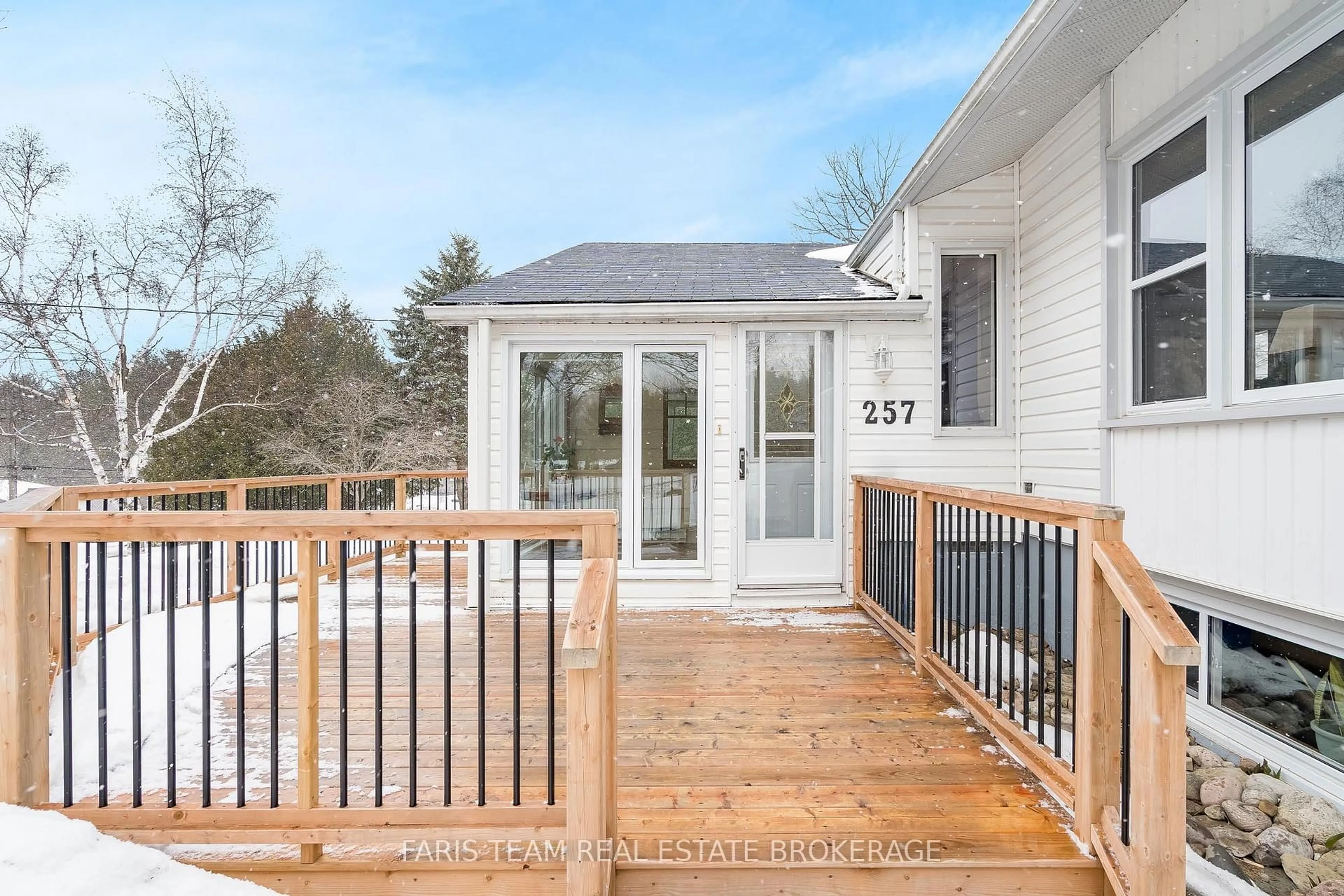 Patio, unknown for 257 Church St, Penetanguishene Ontario L9M 1G6