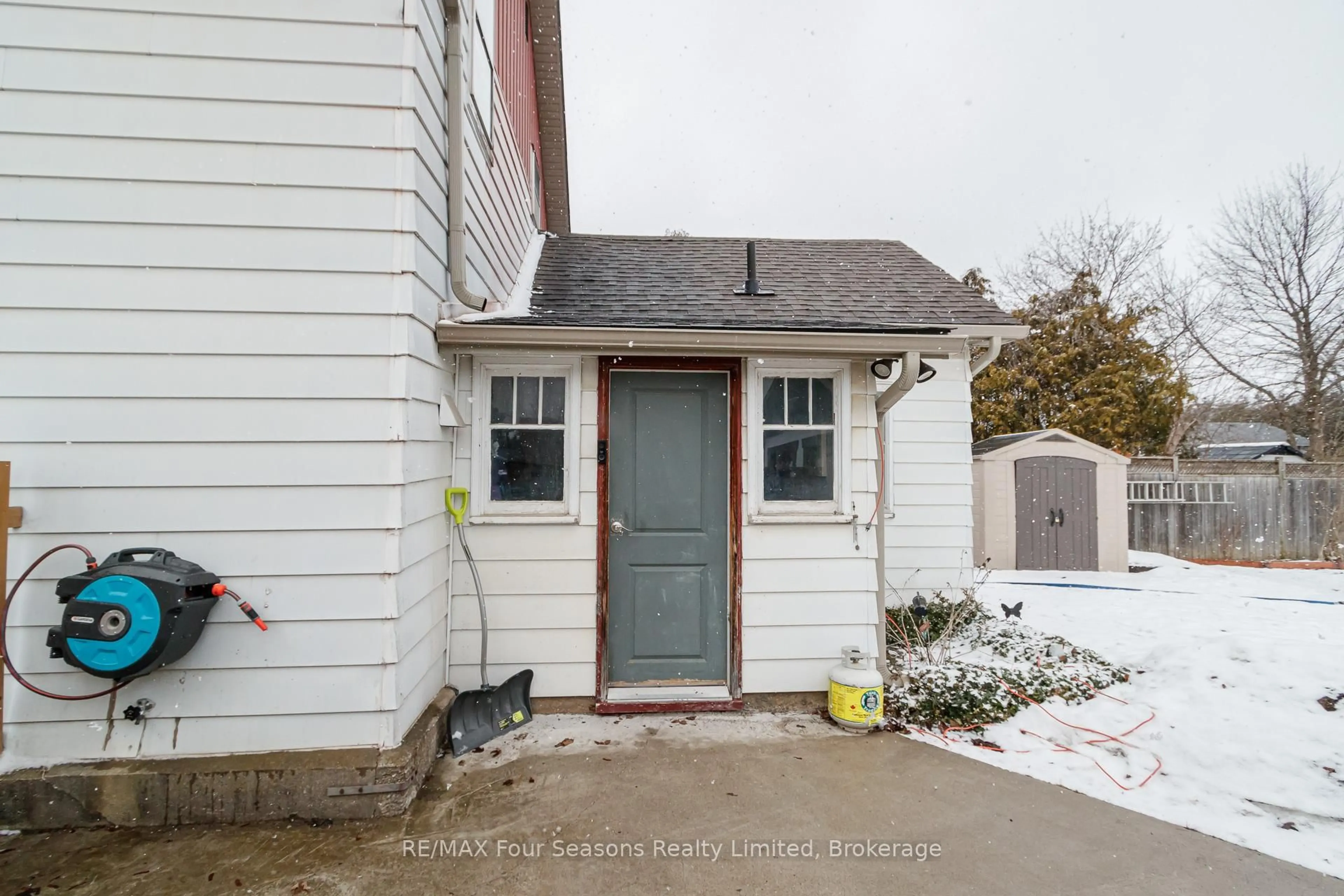 Unknown for 203 Montreal St, Clearview Ontario L0M 1S0