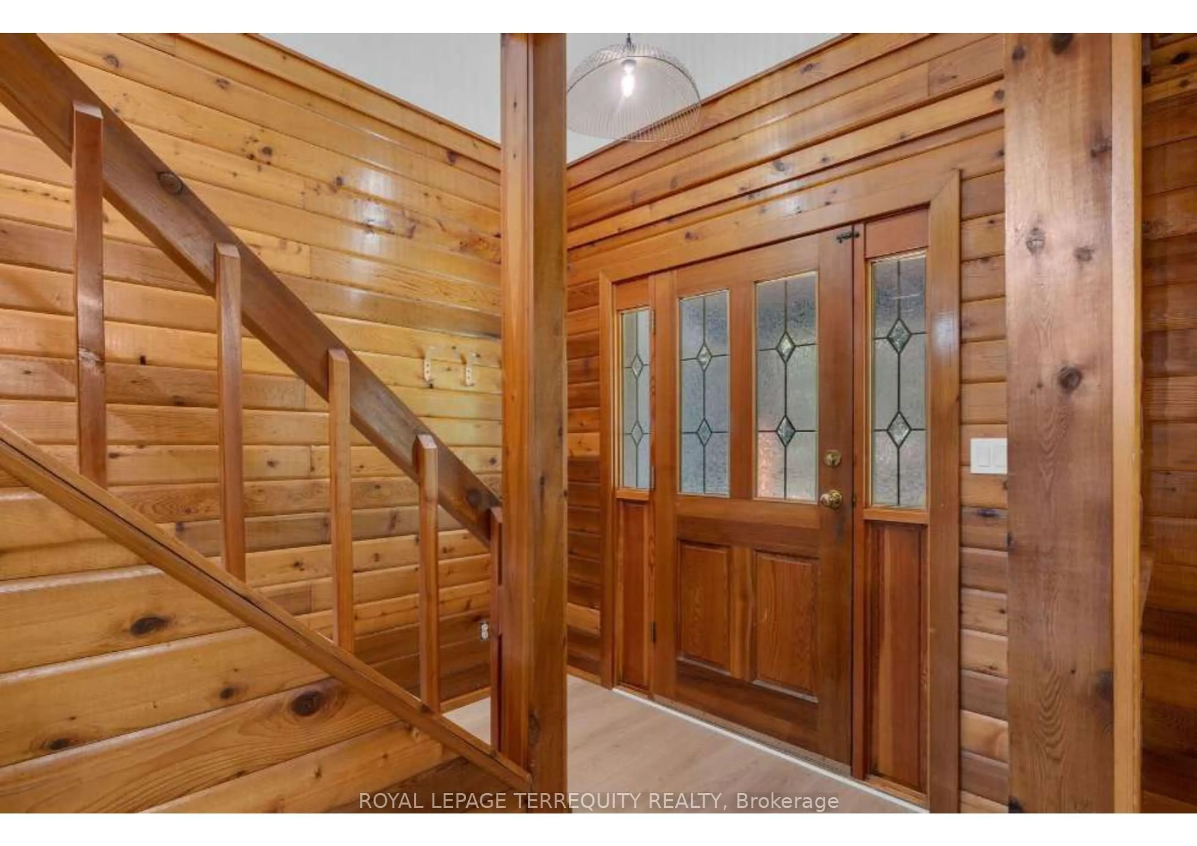 Indoor foyer for 2668 McDonald Rd, Springwater Ontario L0L 1P0