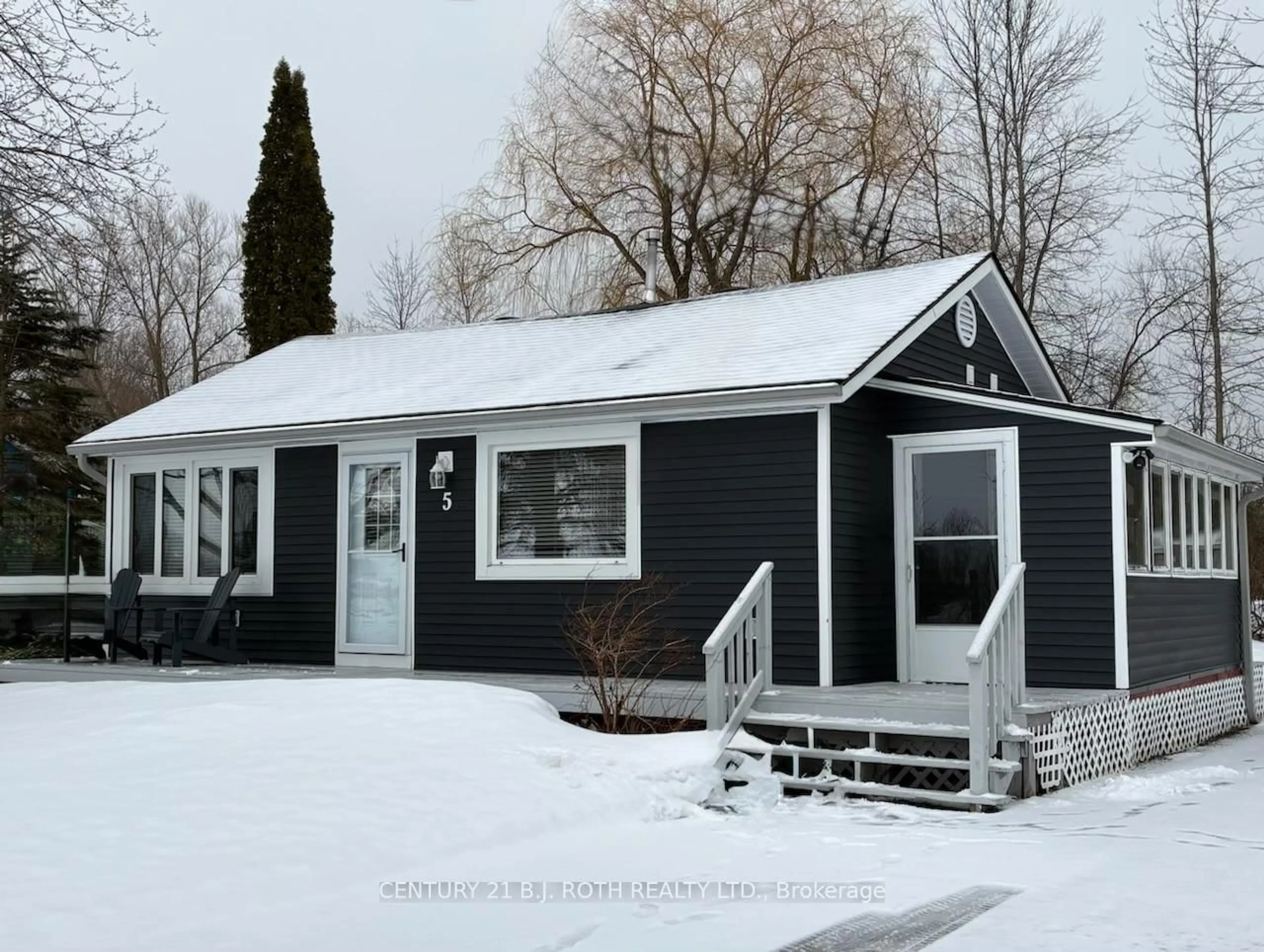 Home with vinyl exterior material, street for 5 Delta Dr, Tay Ontario L0K 2C0