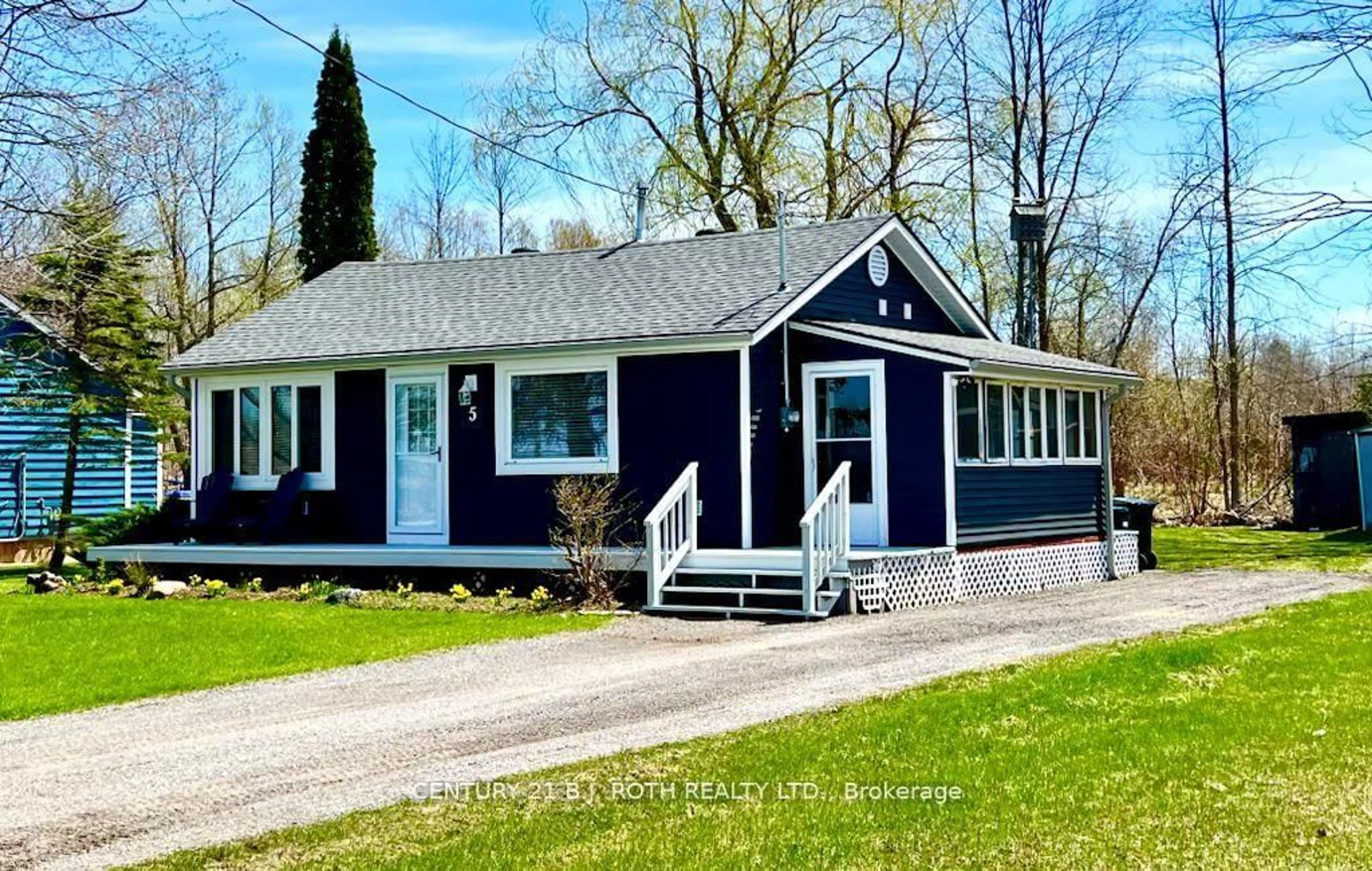 Home with vinyl exterior material, street for 5 Delta Dr, Tay Ontario L0K 2C0