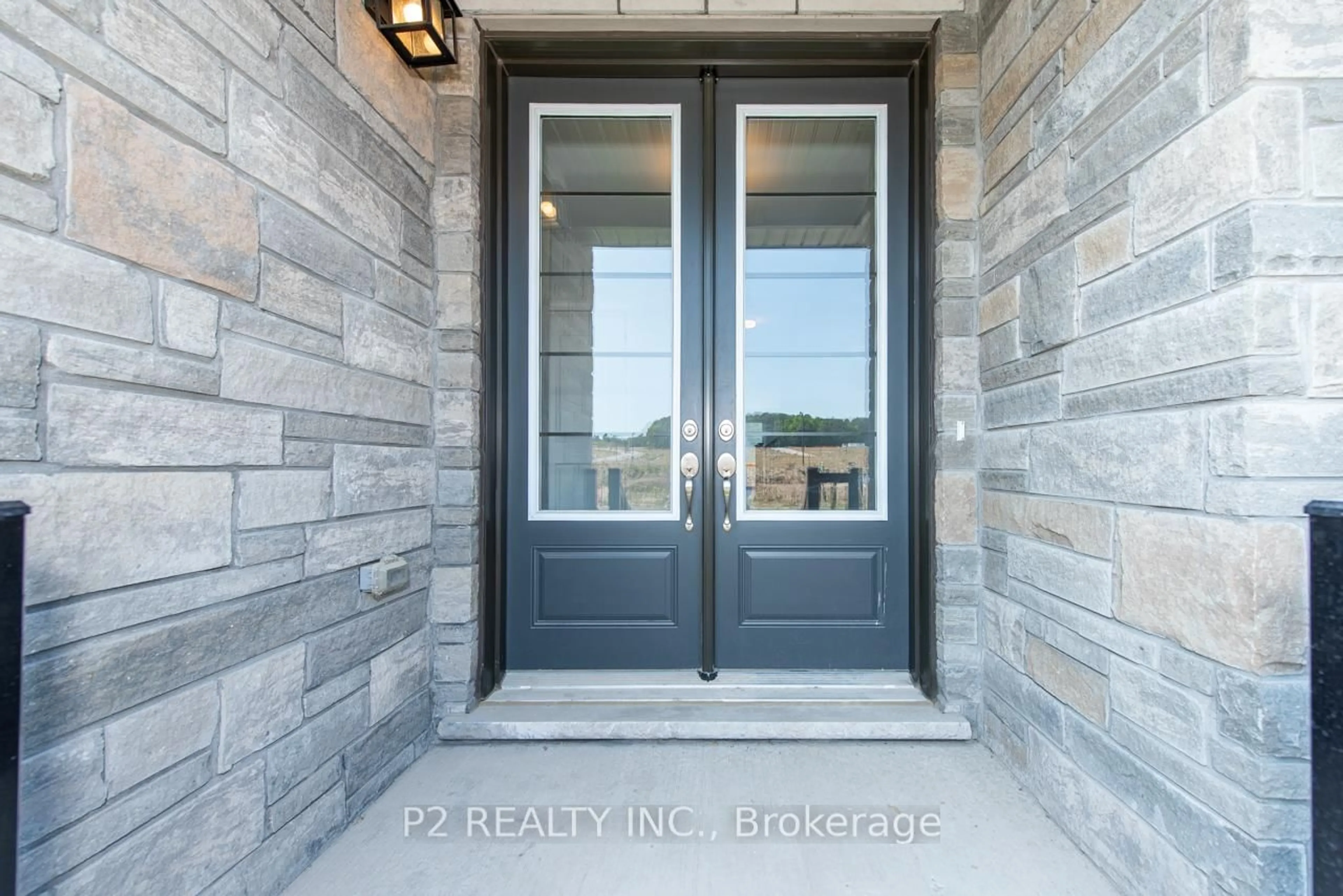 Indoor entryway for 40 Wild Ginger Lane, Springwater Ontario L9X 2C9