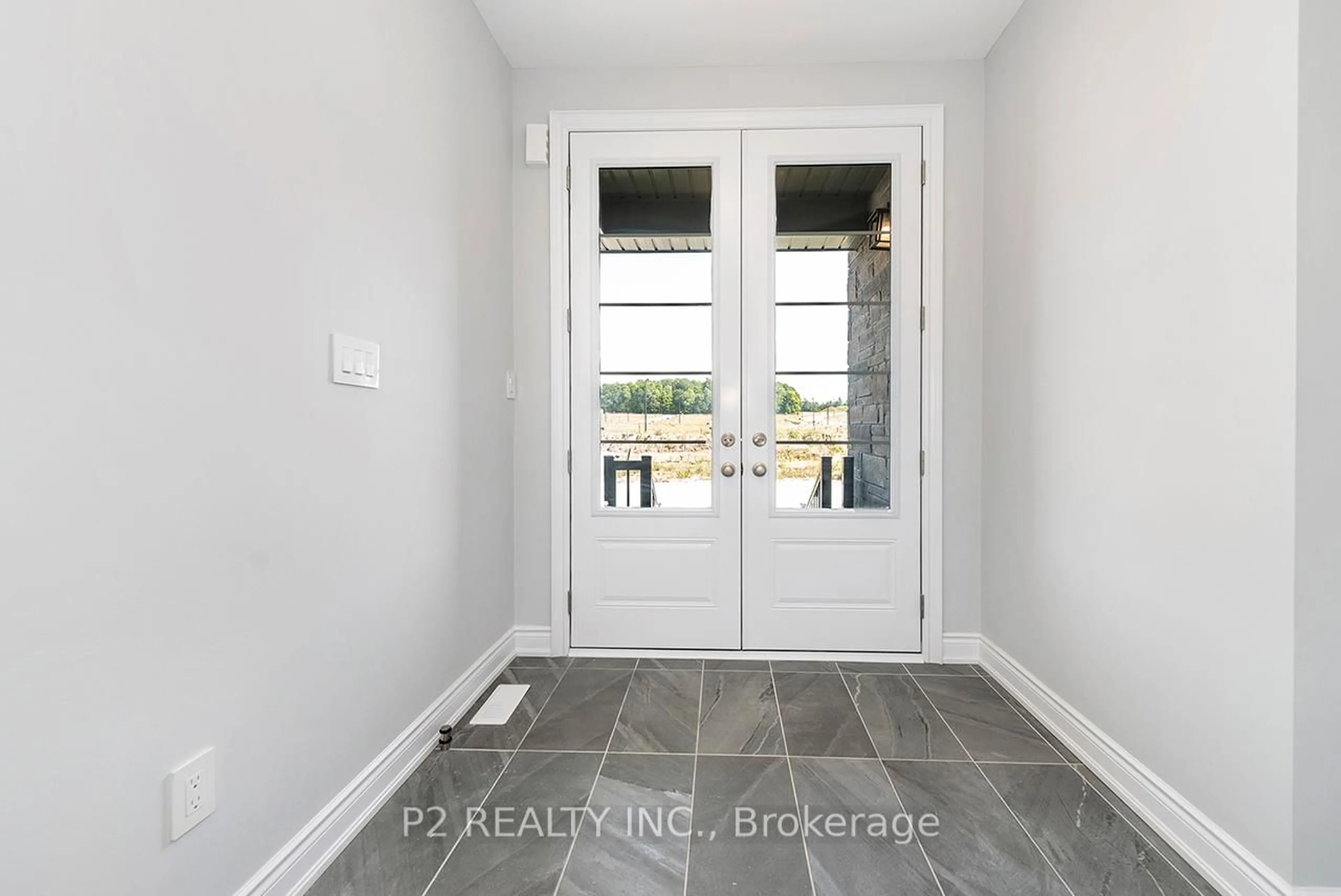 Indoor entryway for 40 Wild Ginger Lane, Springwater Ontario L9X 2C9