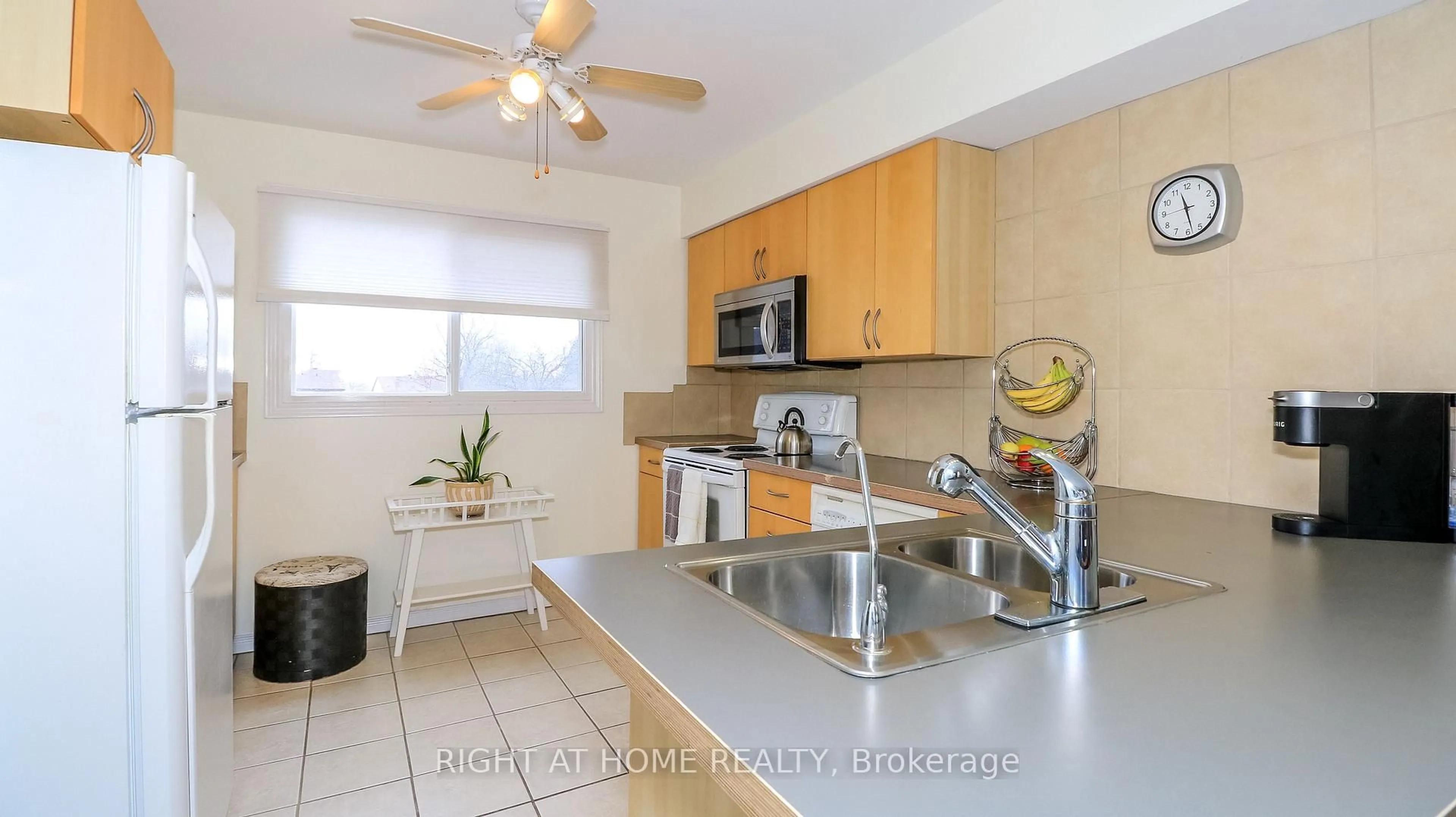 Unknown for 52 Adelade St #23, Barrie Ontario L4N 3T5