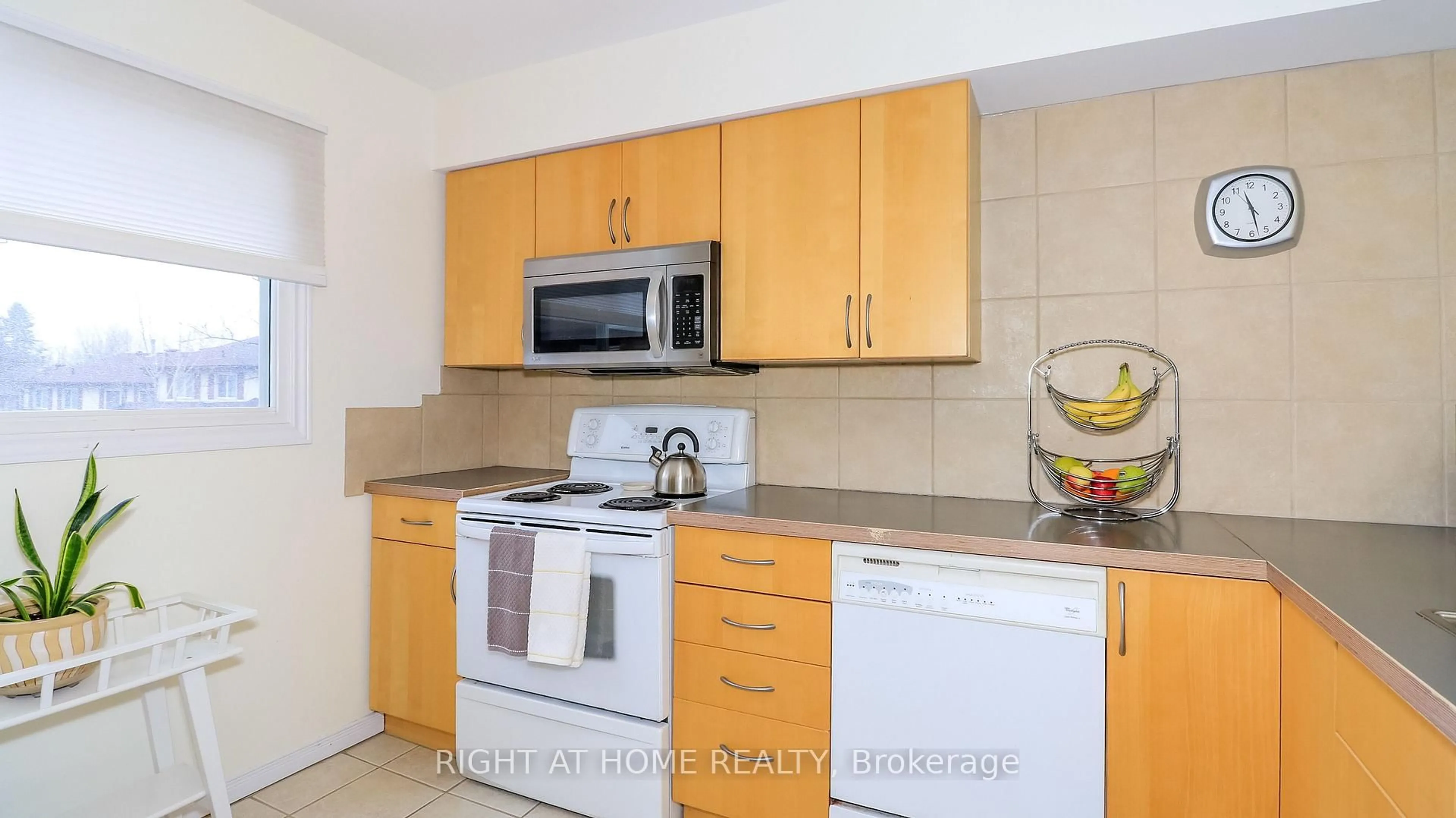 Standard kitchen, unknown for 52 Adelade St #23, Barrie Ontario L4N 3T5