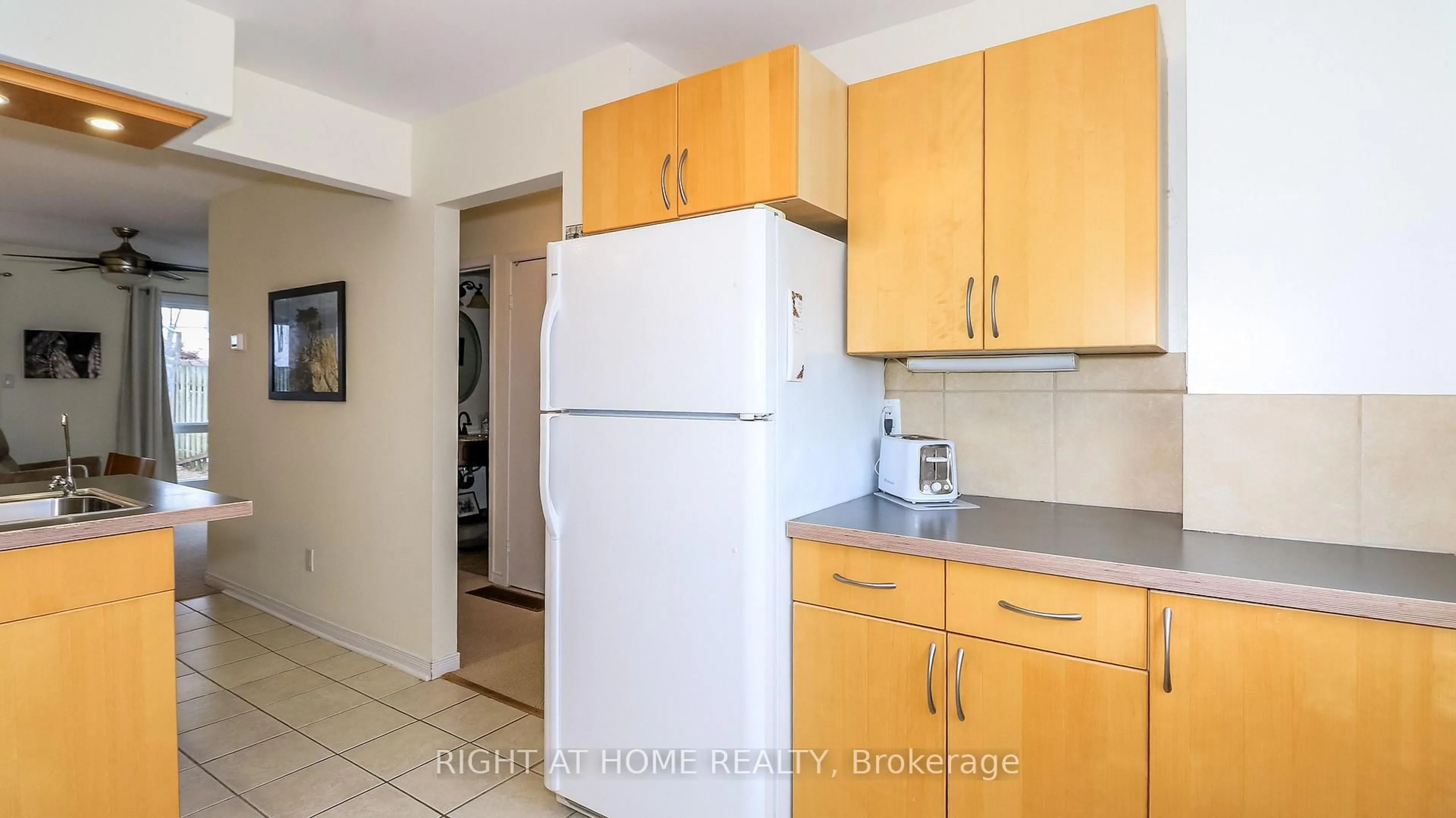 Standard kitchen, unknown for 52 Adelade St #23, Barrie Ontario L4N 3T5