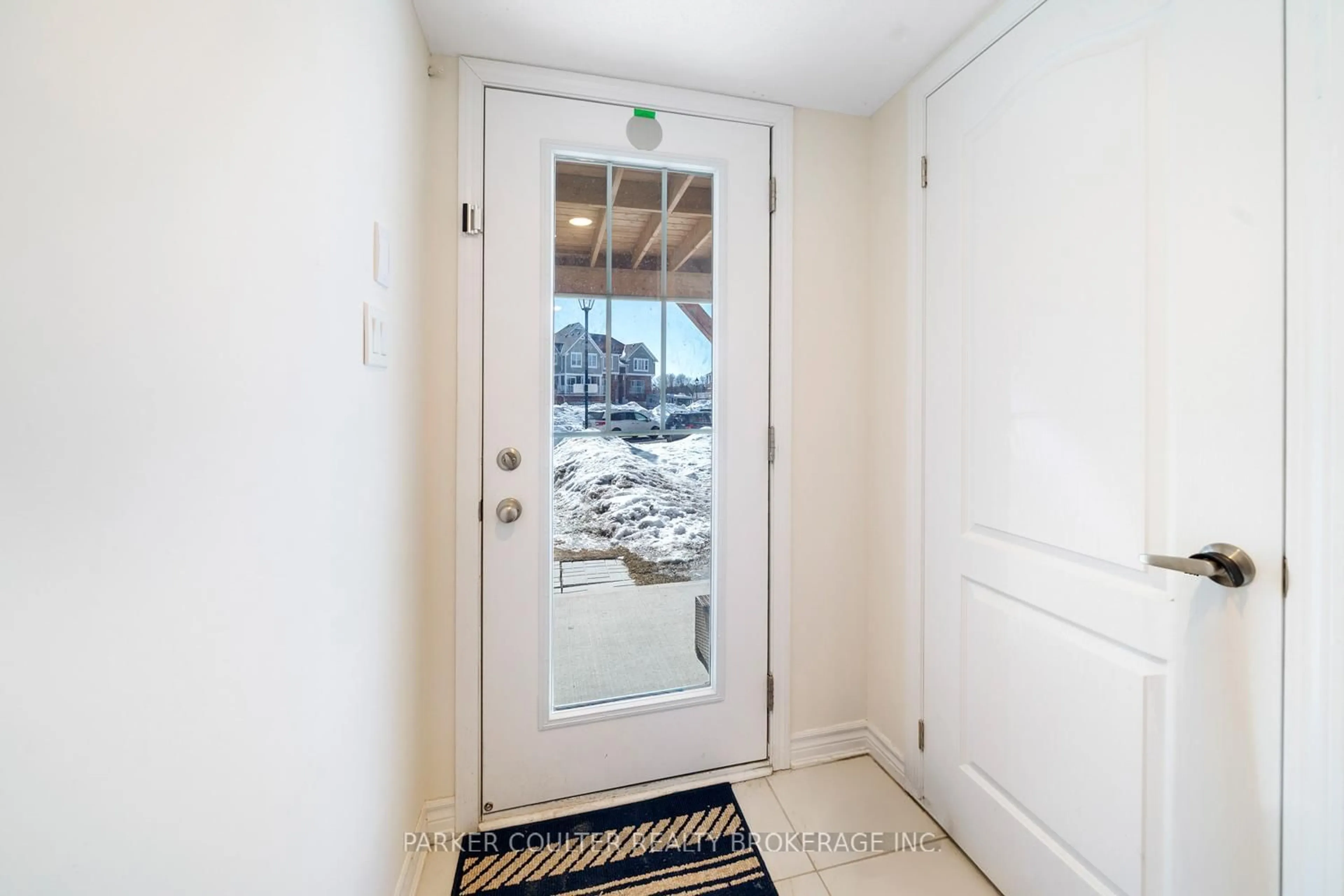 Indoor entryway for 49 Surf Dr, Wasaga Beach Ontario L9Z 0J4