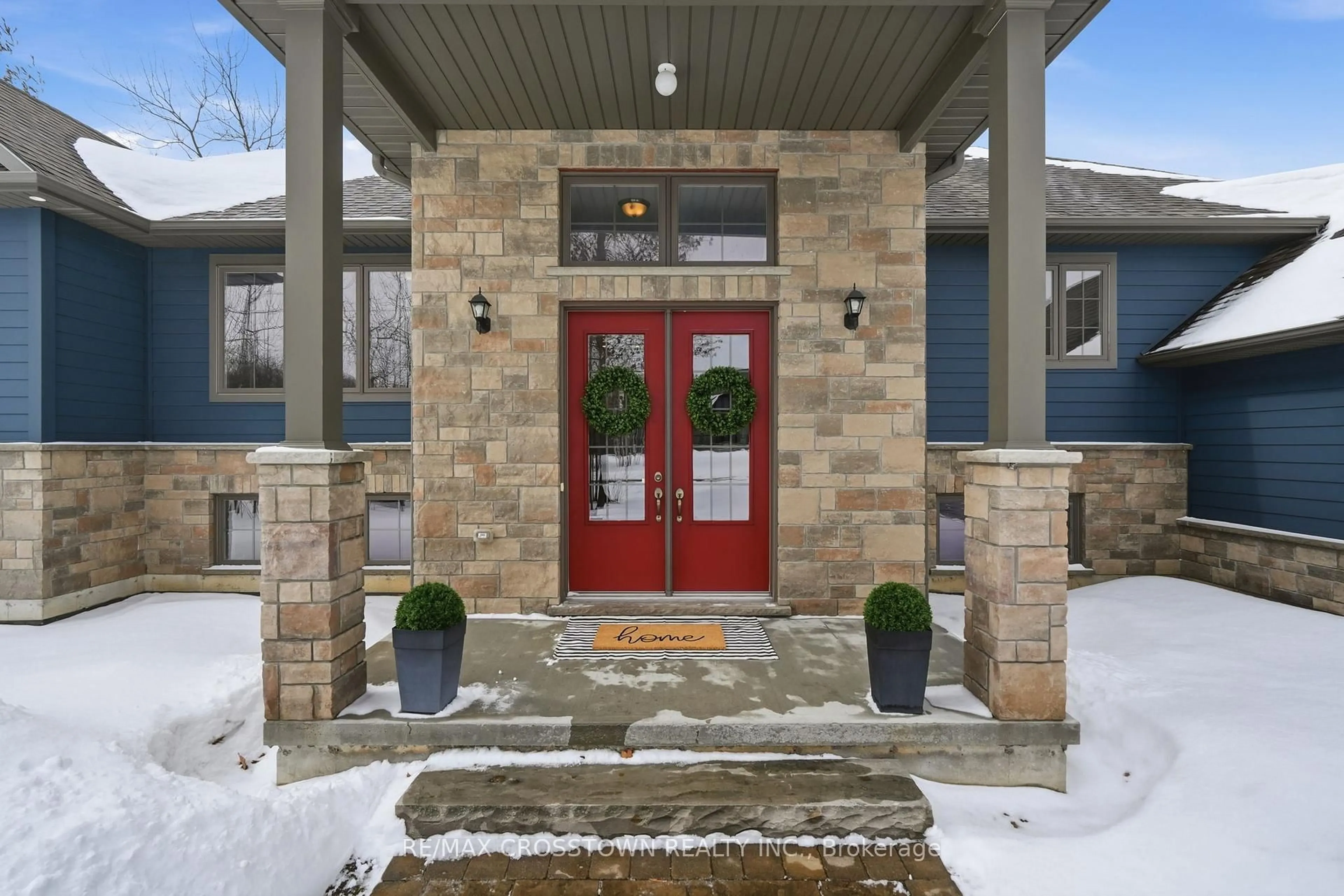 Indoor entryway for 2055 Elana Dr, Severn Ontario L3V 0C1