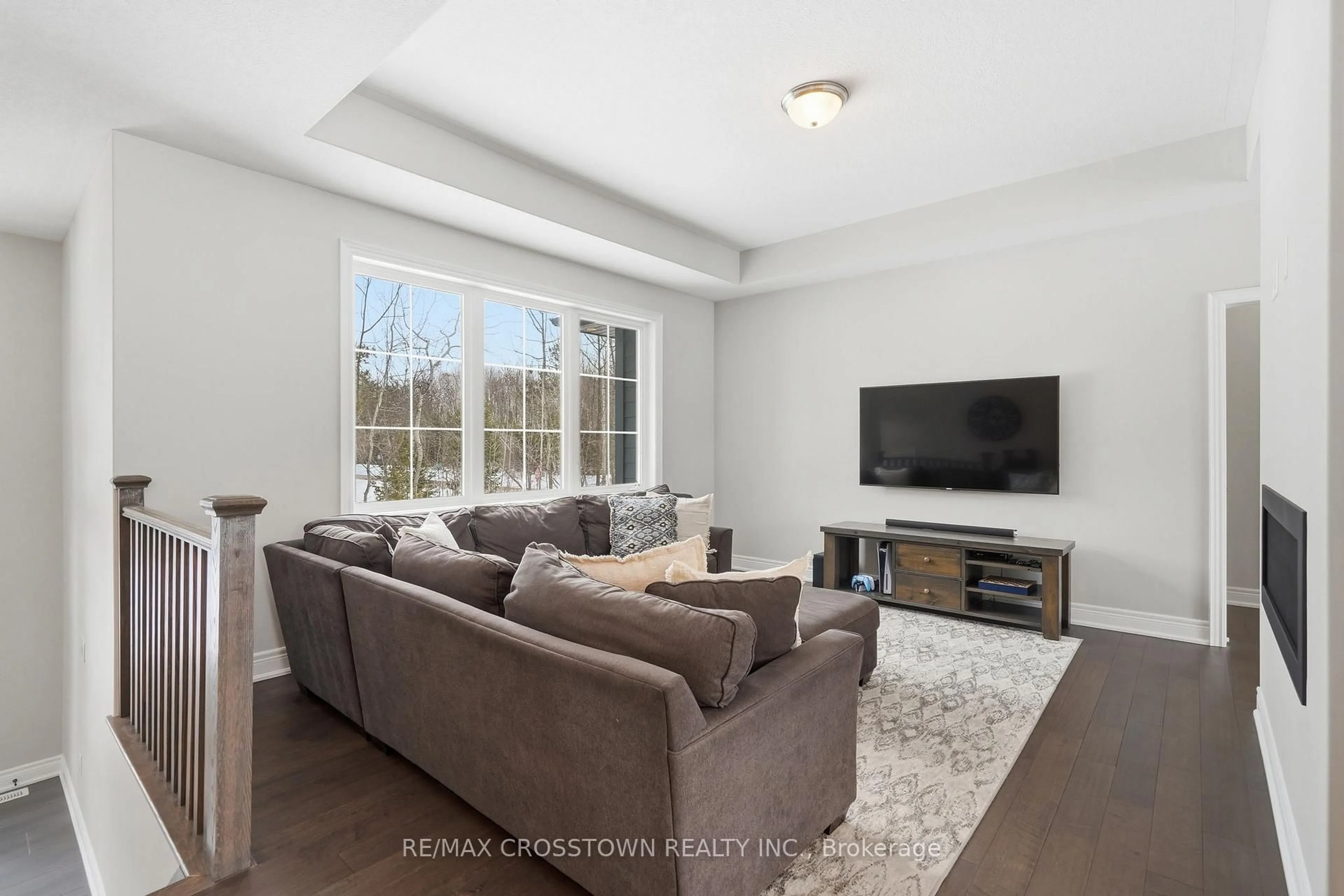 Living room with furniture, unknown for 2055 Elana Dr, Severn Ontario L3V 0C1