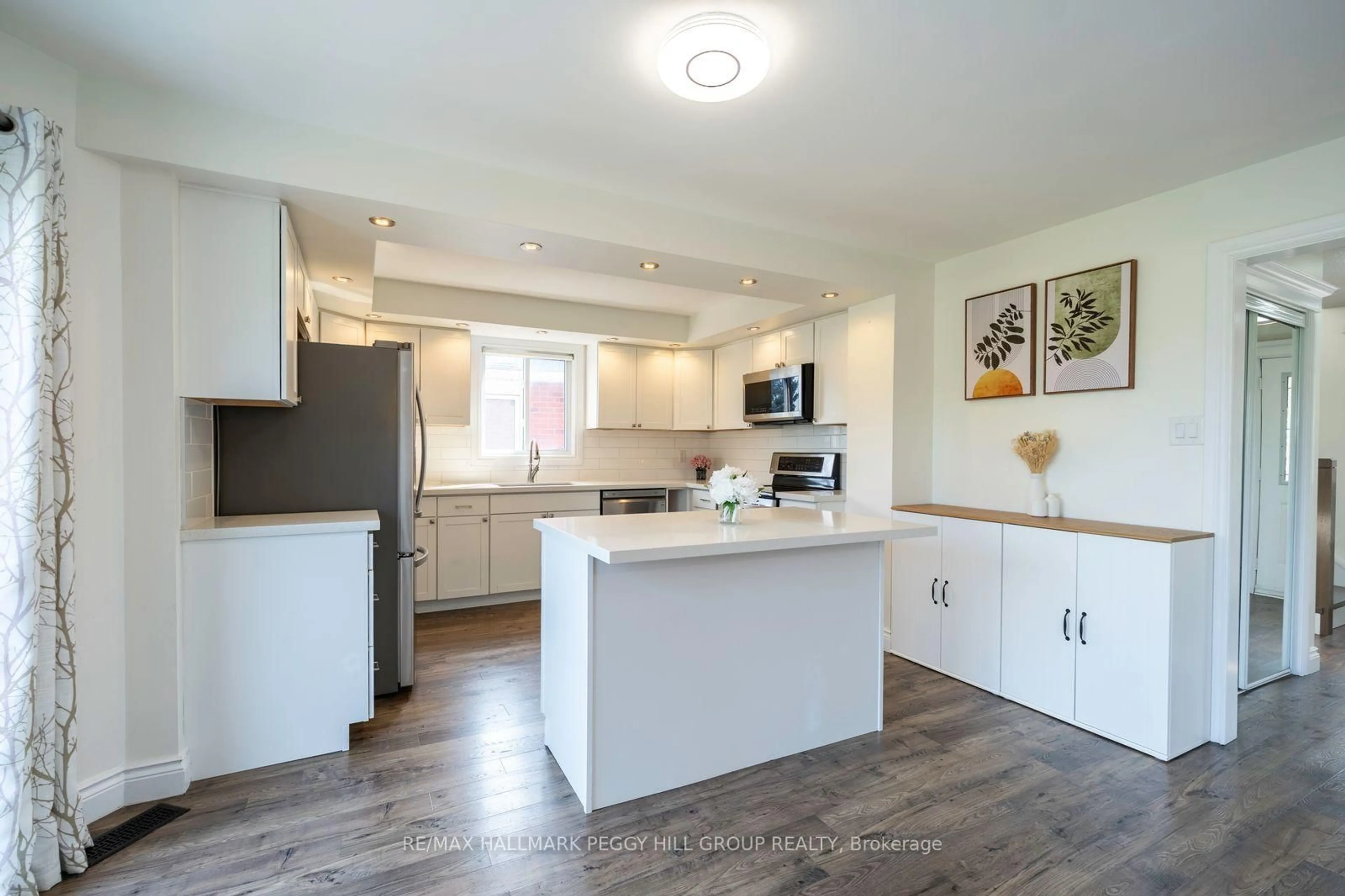 Open concept kitchen, unknown for 12 Cuthbert St, Barrie Ontario L4N 6X7