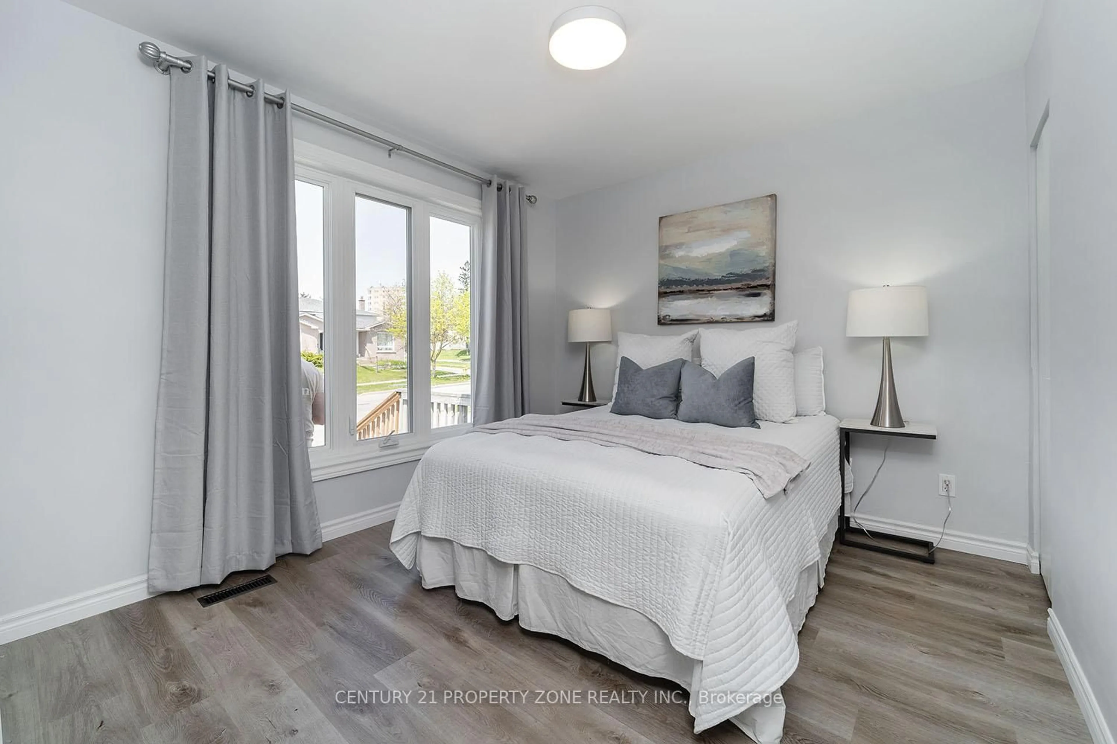 Bedroom with bed, wood/laminate floor for 39 SYLVIA St, Barrie Ontario L4M 5J2