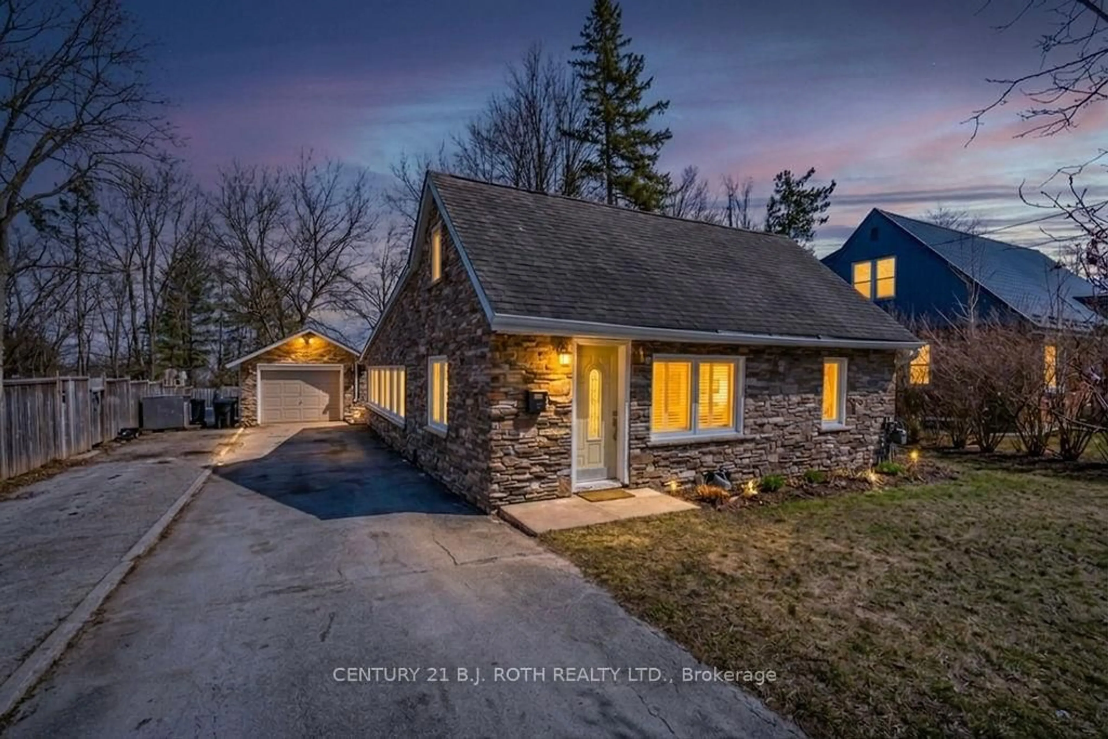 Unknown for 45 GROVE St, Barrie Ontario L4N 1M6