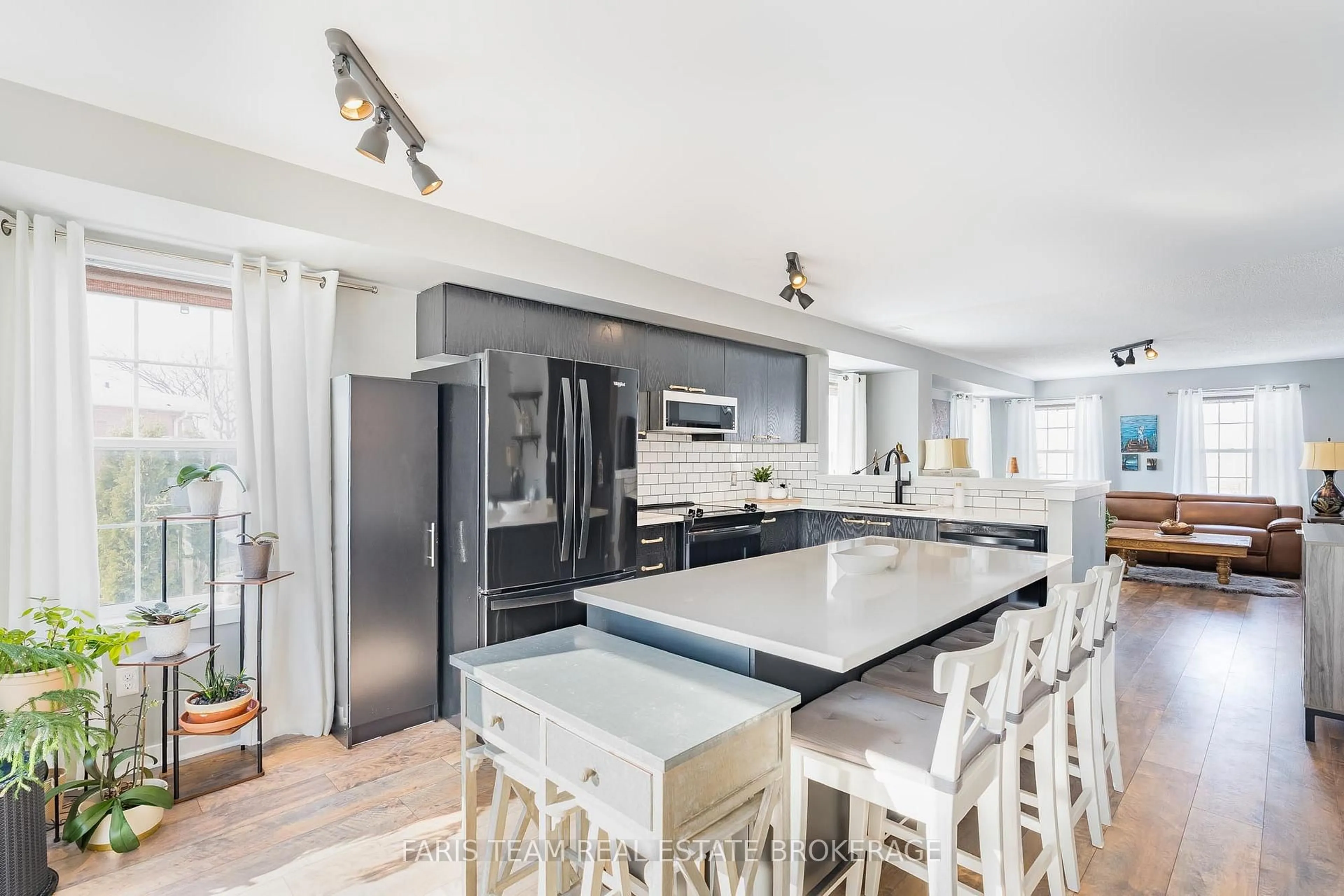 Open concept kitchen, ceramic/tile floor for 91 Coughlin Rd #1, Barrie Ontario L4N 0L6