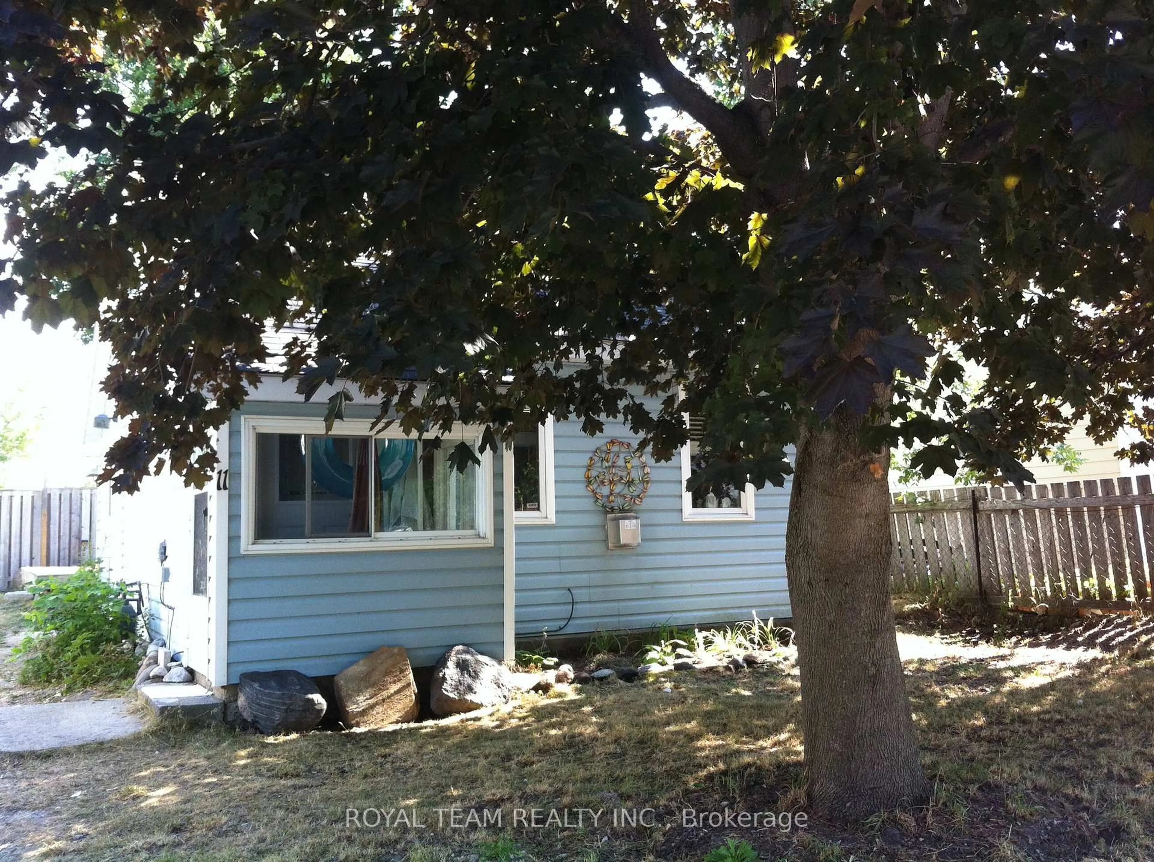 A pic from outside/outdoor area/front of a property/back of a property/a pic from drone, street for 11 Middlebrook Rd, Wasaga Beach Ontario L9Z 2Y6