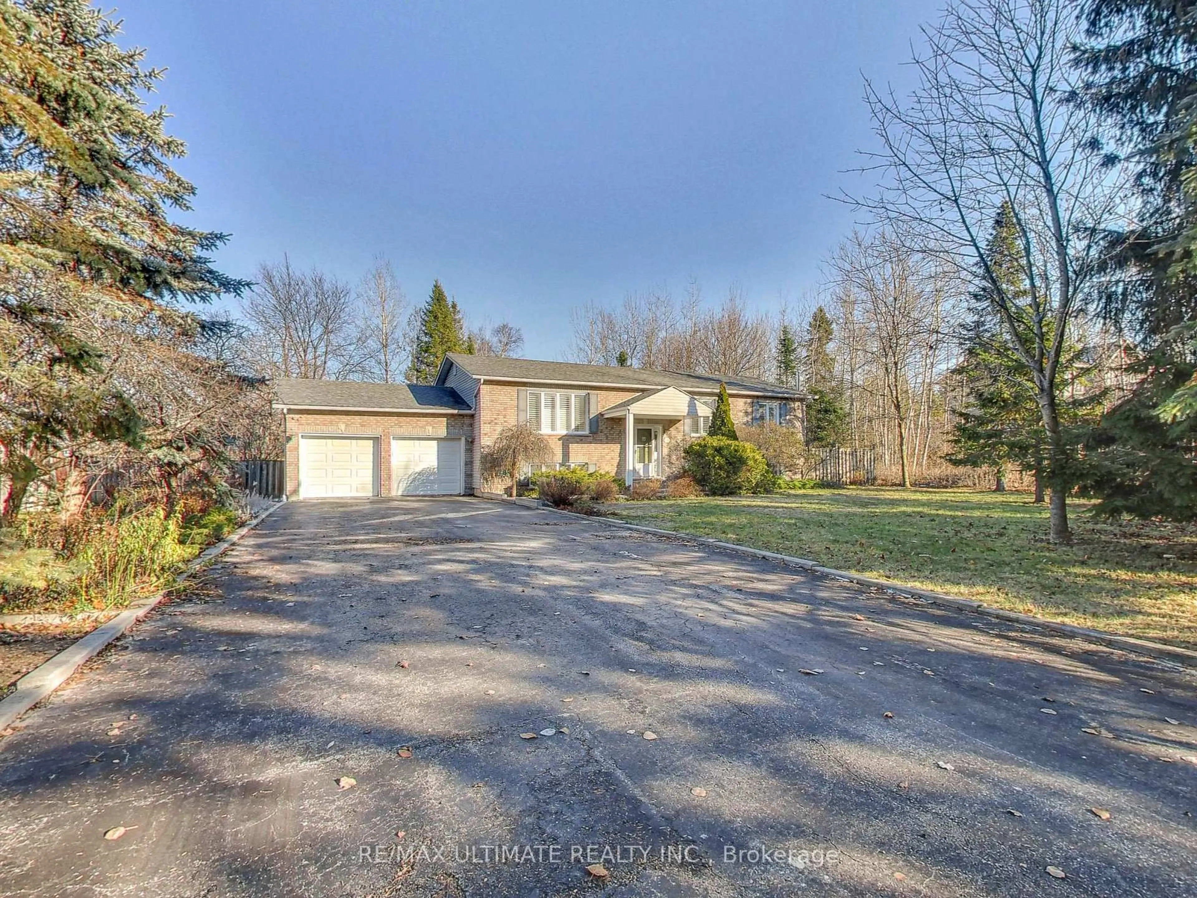 A pic from outside/outdoor area/front of a property/back of a property/a pic from drone, unknown for 71 61st St, Wasaga Beach Ontario L9Z 2Z3