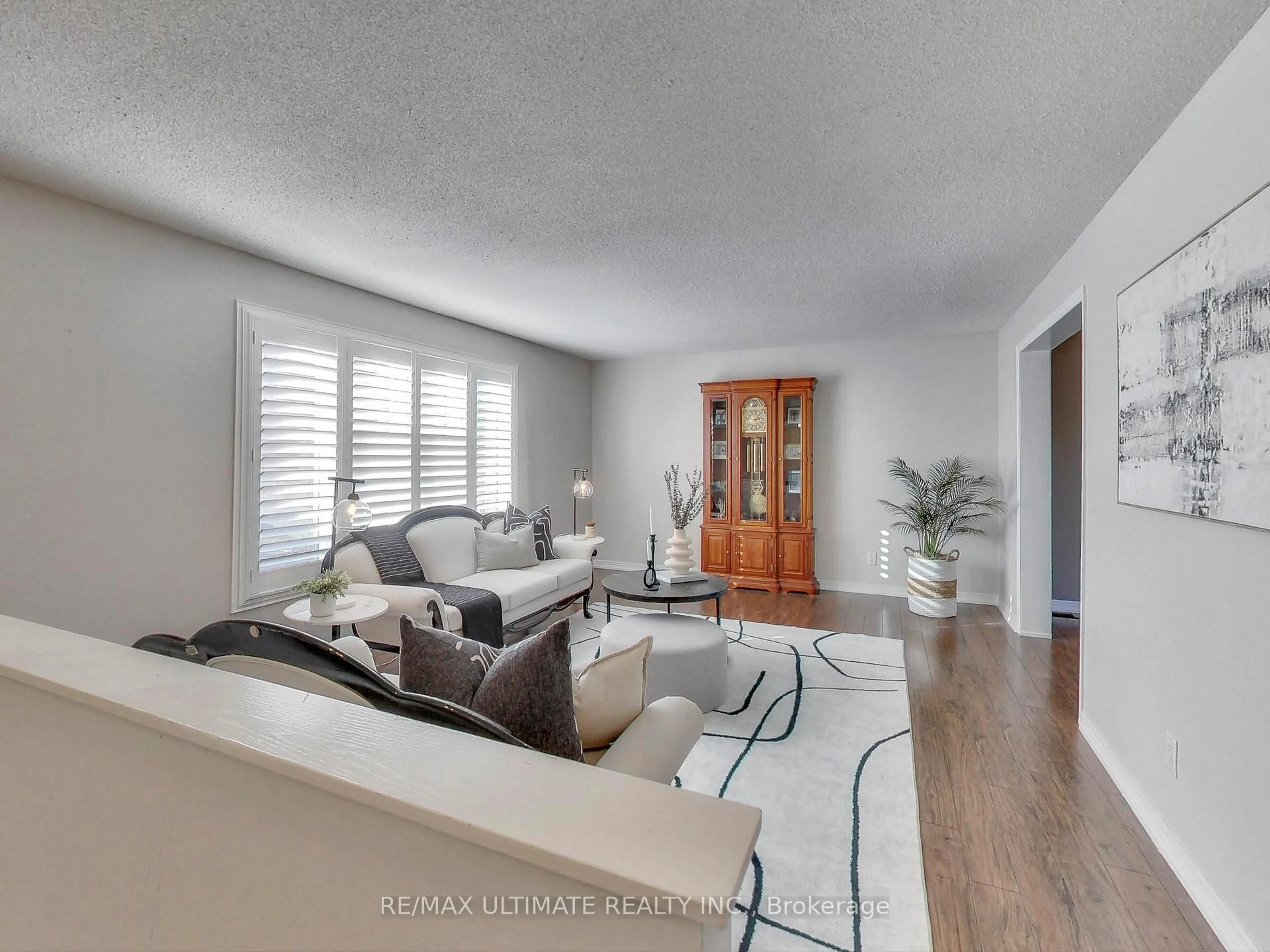 Living room with furniture, unknown for 71 61st St, Wasaga Beach Ontario L9Z 2Z3