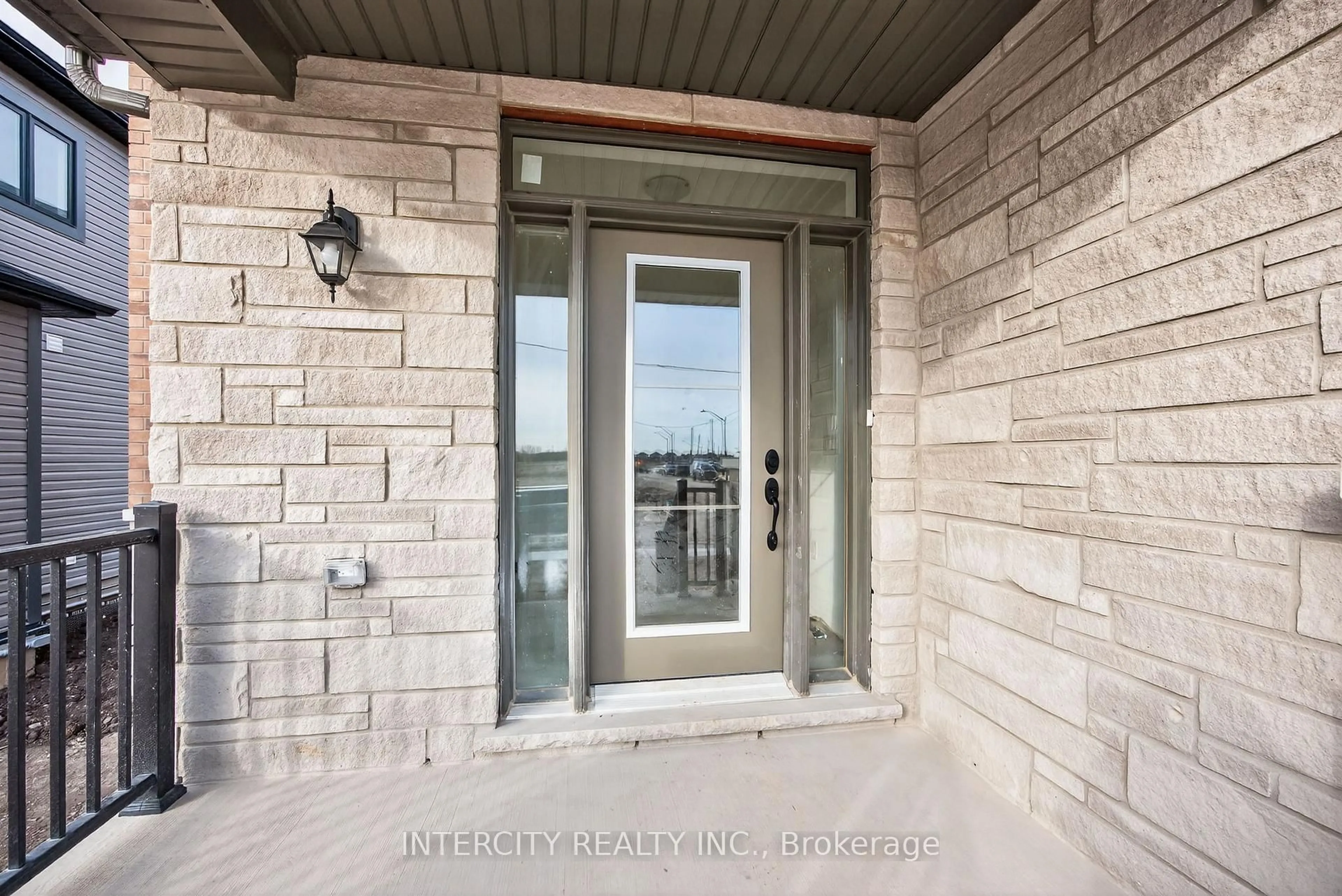Indoor entryway for 28 Legacy Circ, Wasaga Beach Ontario L9Z 0M5