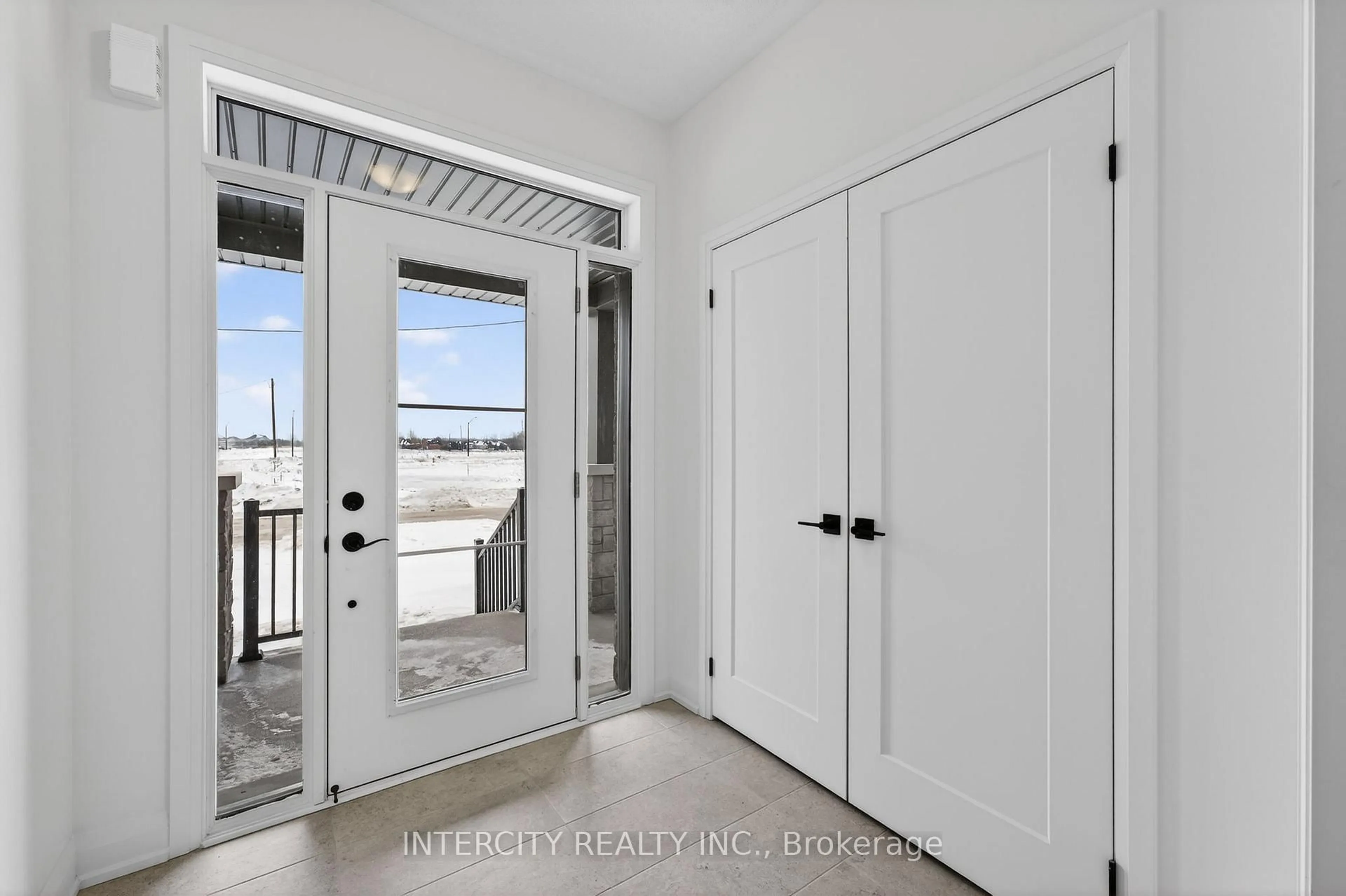 Indoor entryway for 28 Legacy Circ, Wasaga Beach Ontario L9Z 0M5