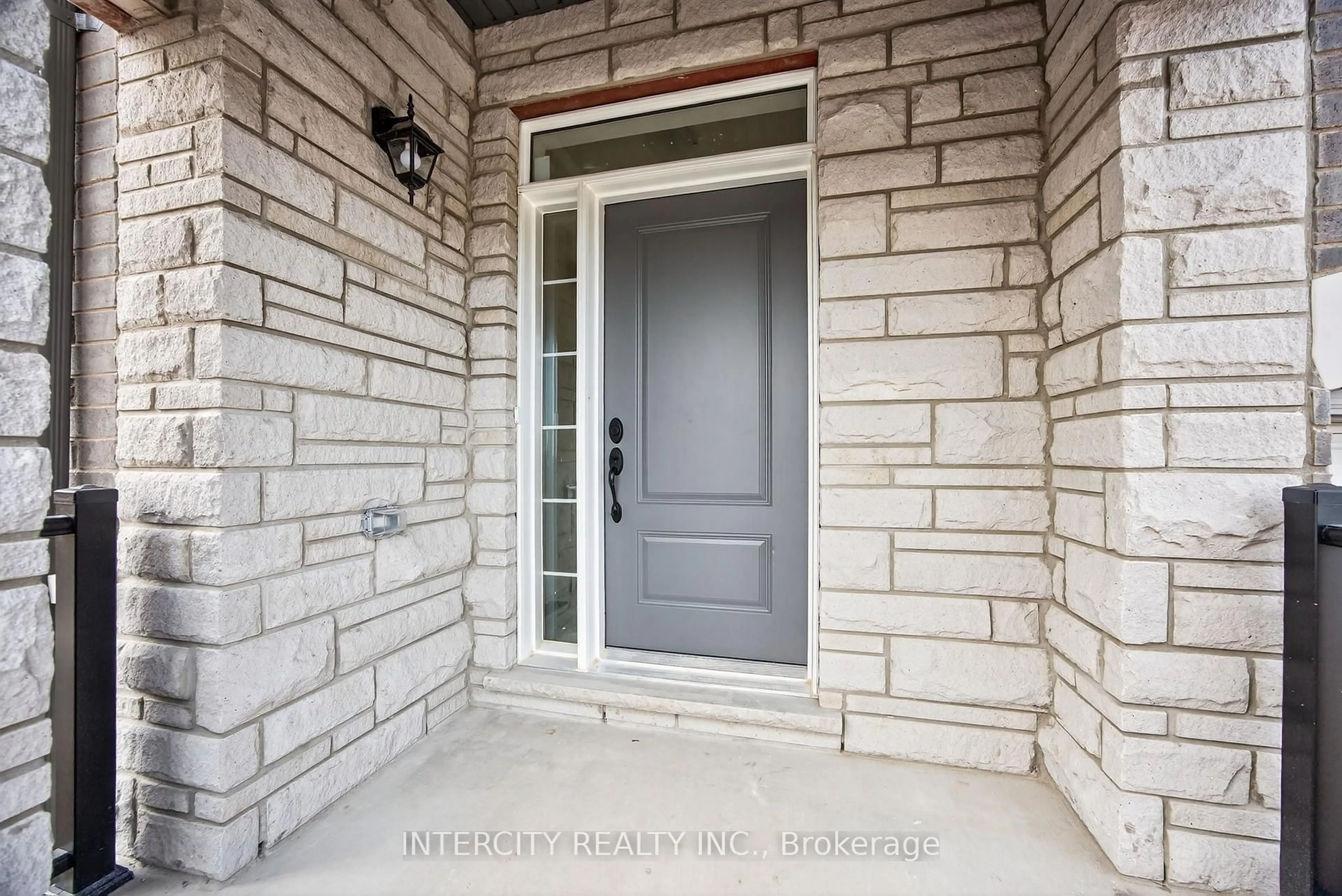 Indoor entryway for 38 Legacy Circ, Wasaga Beach Ontario L9Z 0M5