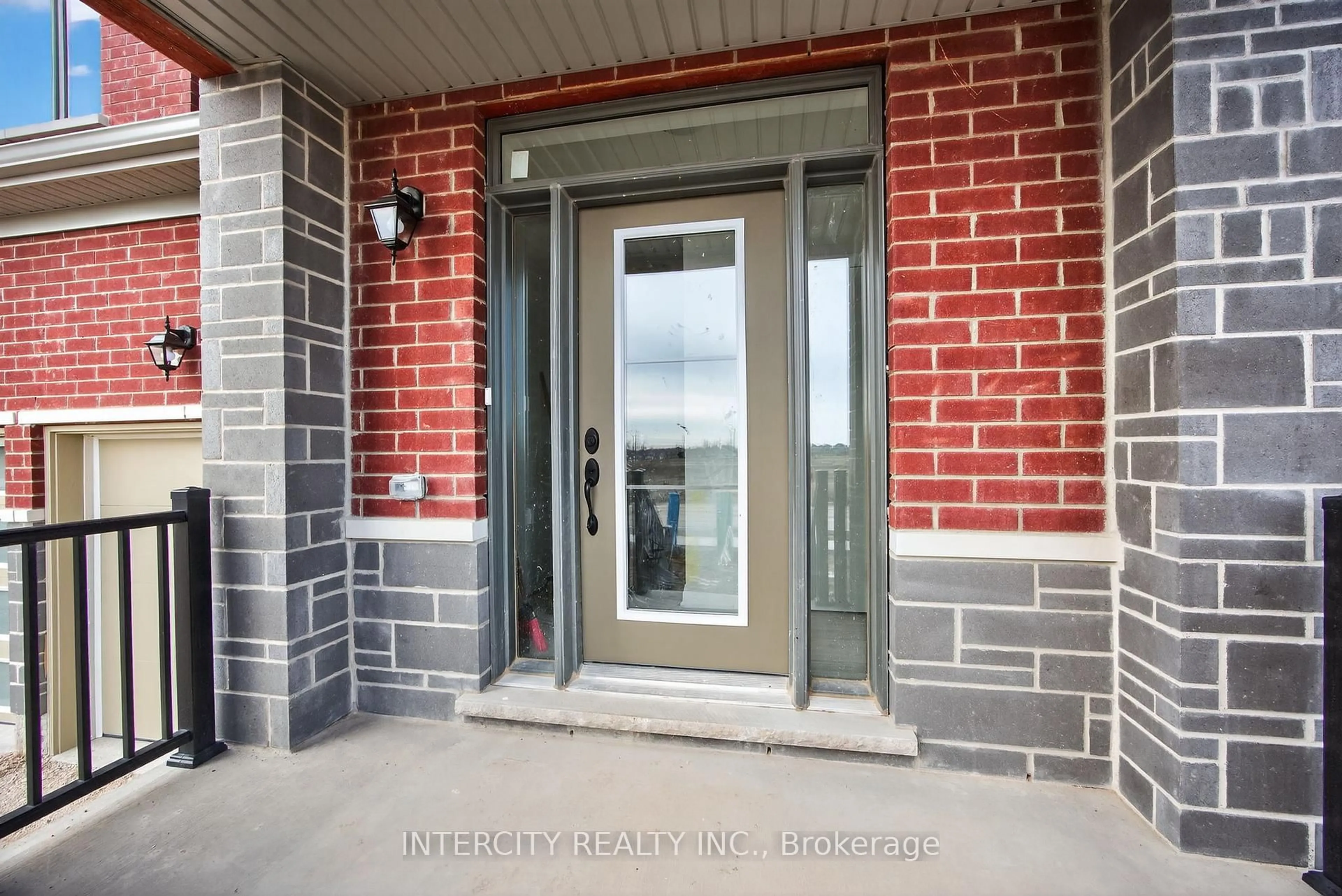 Indoor entryway for 32 Legacy Circ, Wasaga Beach Ontario L9Z 0M5