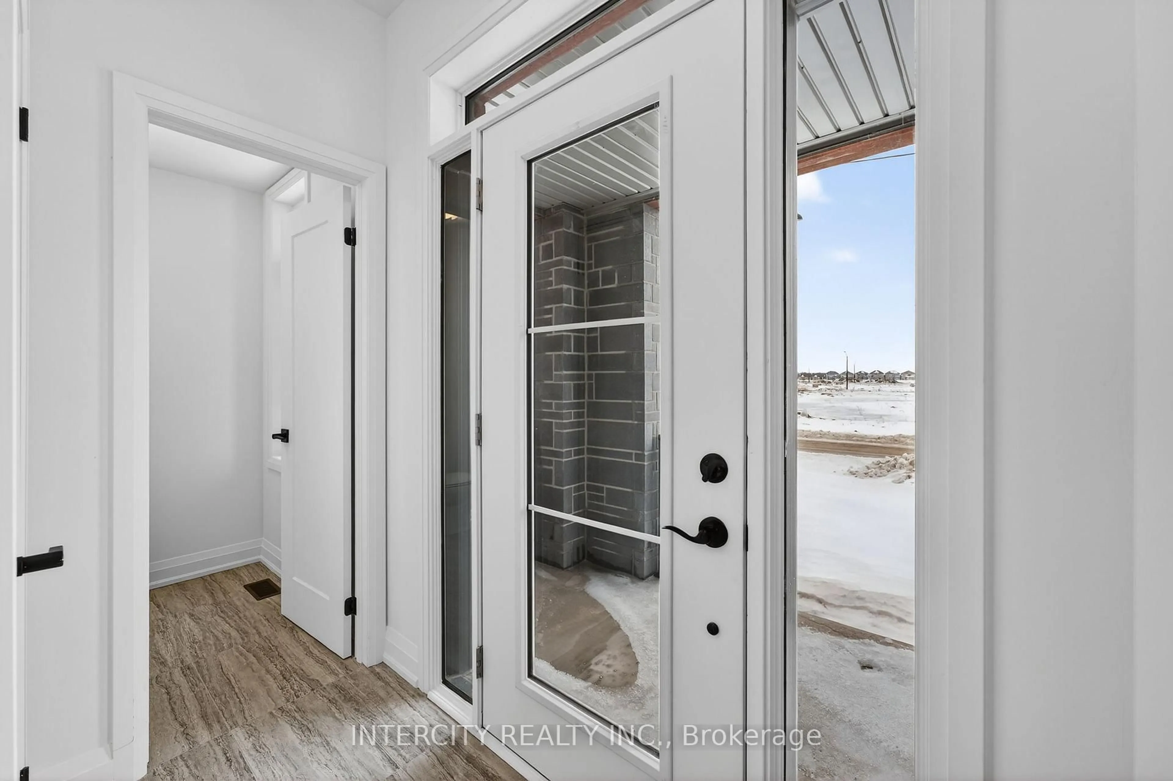Indoor entryway for 32 Legacy Circ, Wasaga Beach Ontario L9Z 0M5