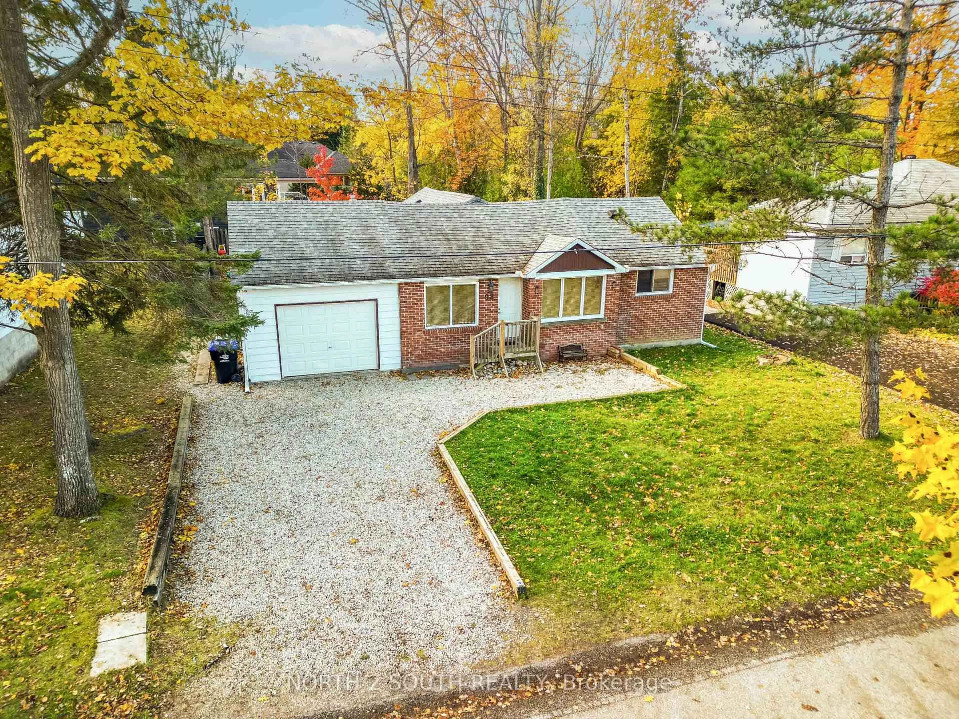 A pic from outside/outdoor area/front of a property/back of a property/a pic from drone, street for 98 33rd St, Wasaga Beach Ontario L9Z 2B9