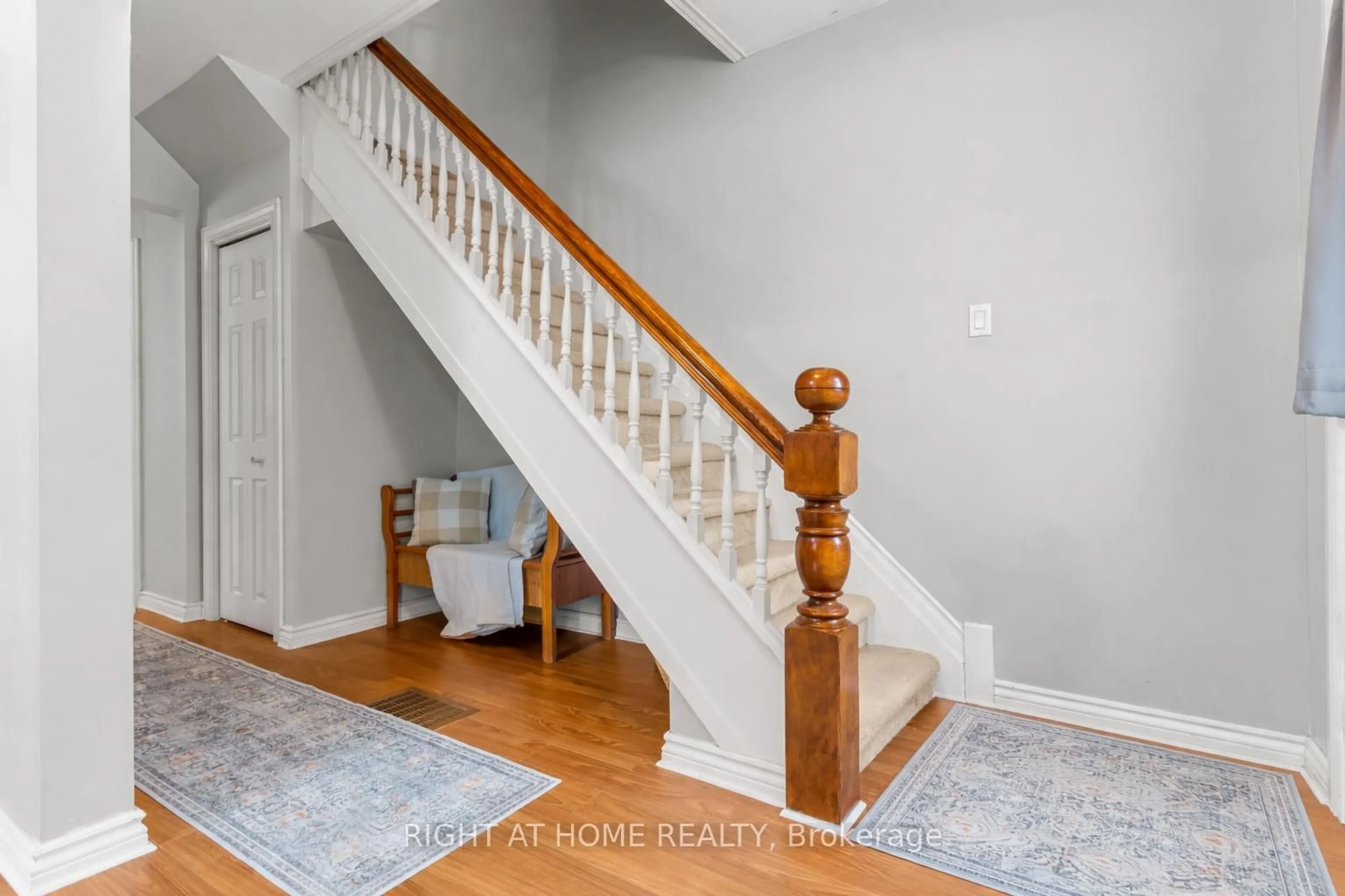 Indoor entryway for 356 Manly St, Midland Ontario L4R 3C9