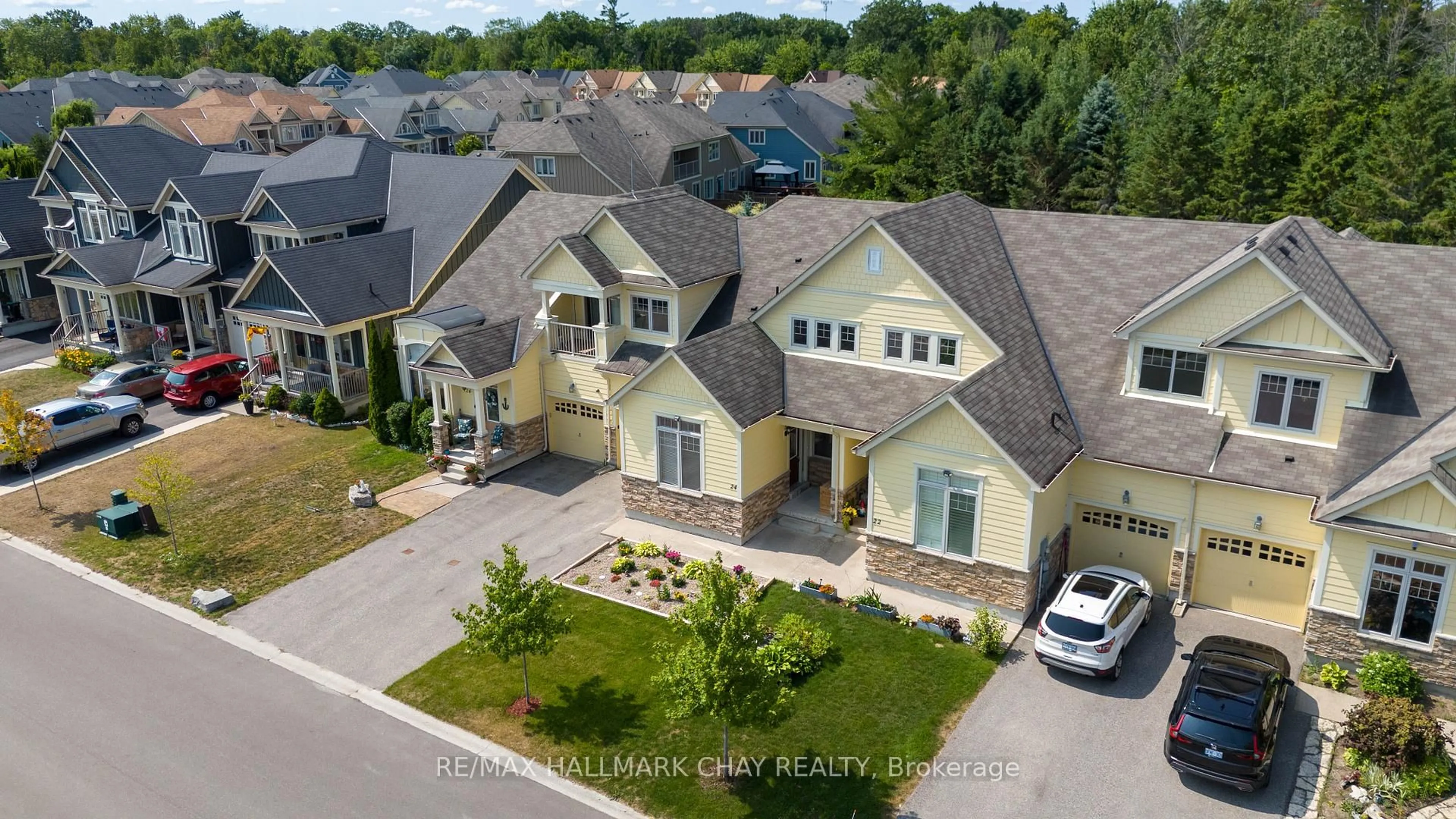 A pic from outside/outdoor area/front of a property/back of a property/a pic from drone, street for 24 Beachway Tr, Wasaga Beach Ontario L9Z 0G1