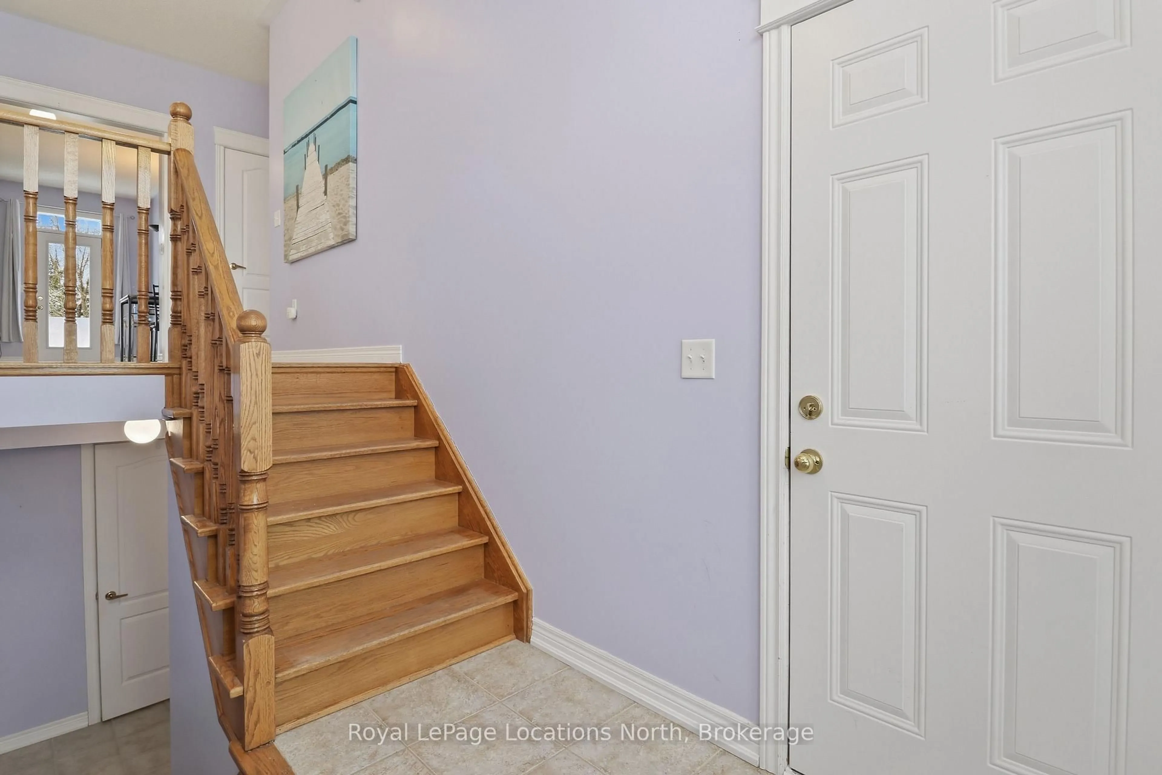 Indoor entryway for 46 Princess Point Dr, Wasaga Beach Ontario L9Z 3C1