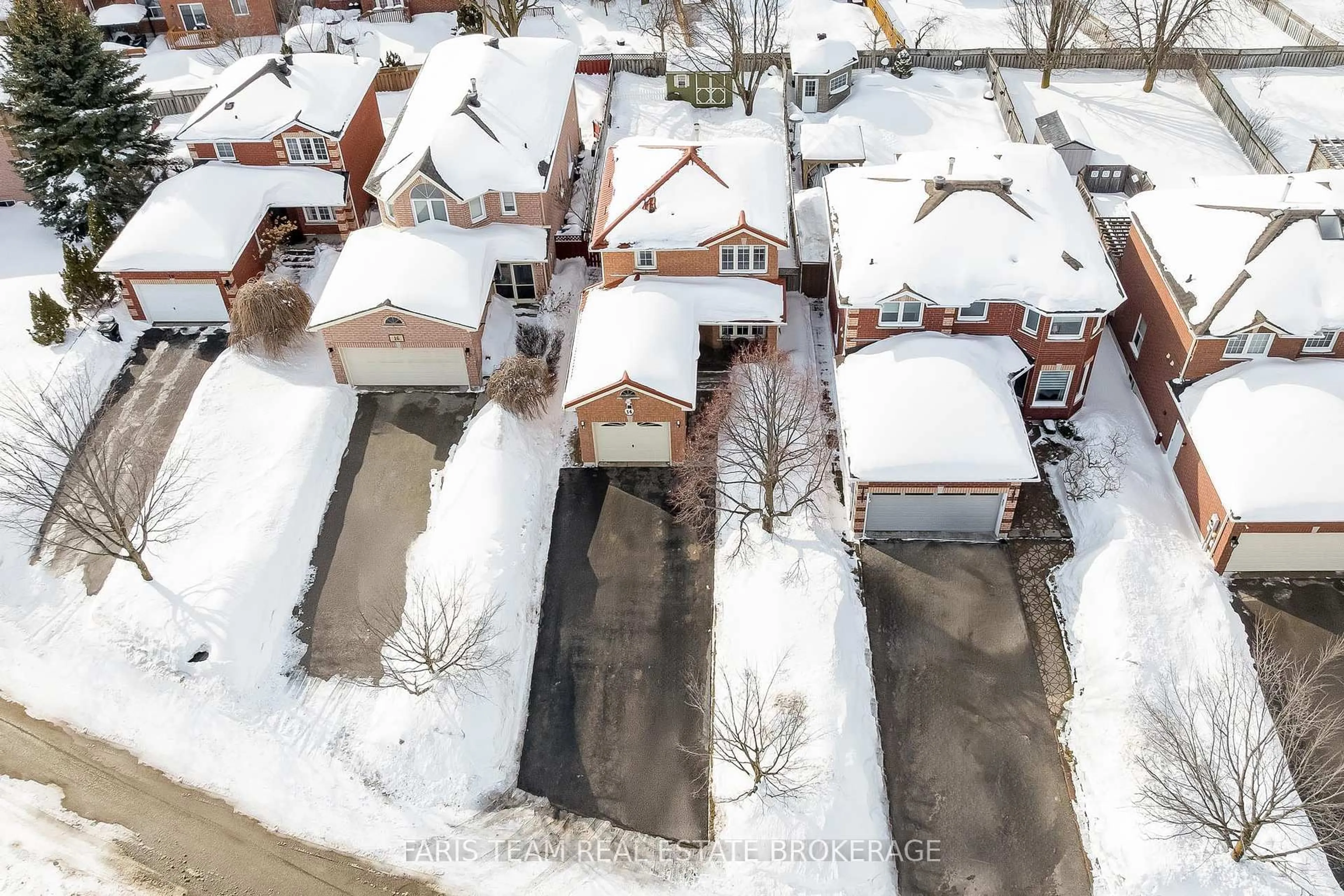 A pic from outside/outdoor area/front of a property/back of a property/a pic from drone, street for 14 Nightingale Cres, Barrie Ontario L4N 8A3