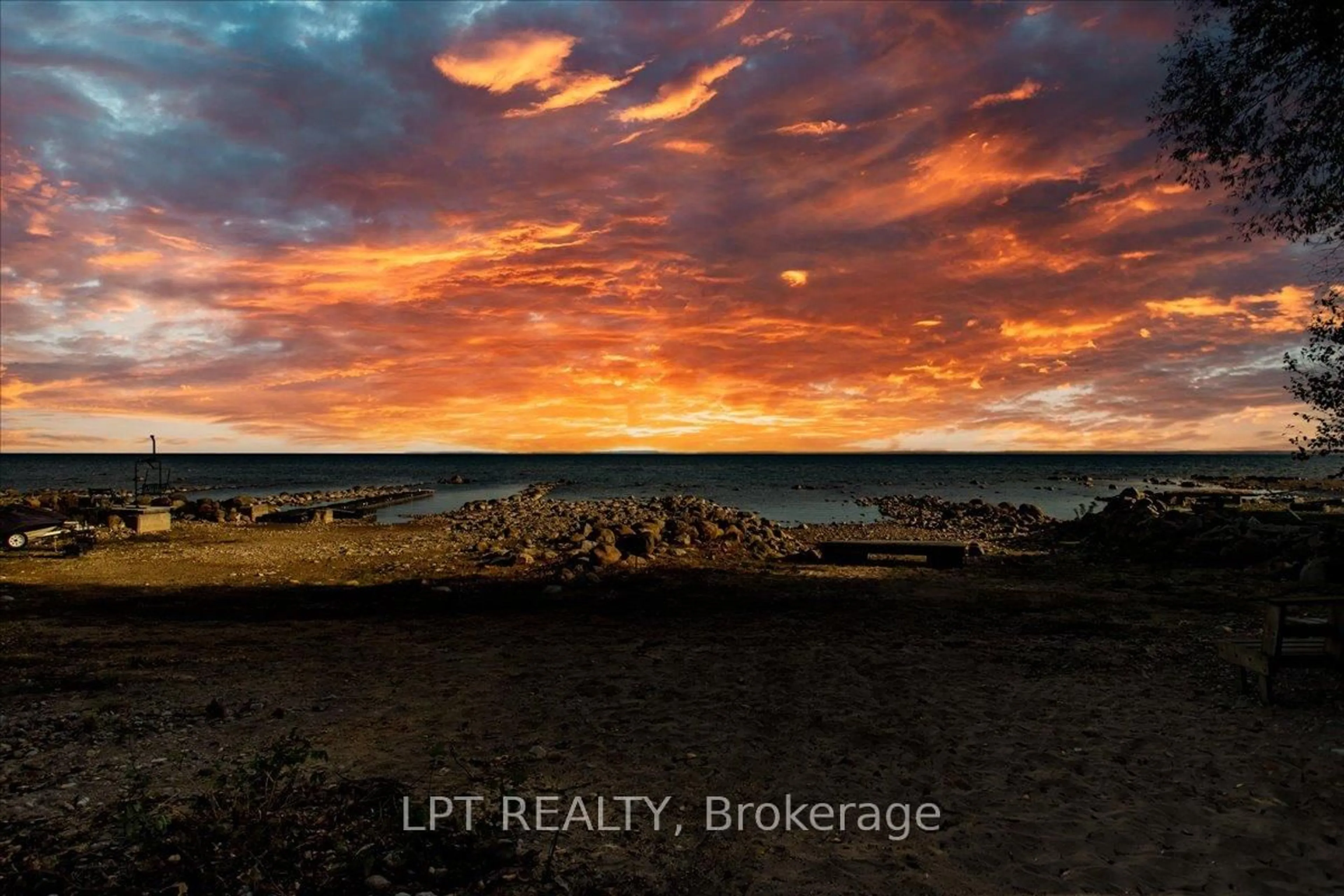 Blurry image for 41 Glen Rd, Collingwood Ontario L9Y 0X2