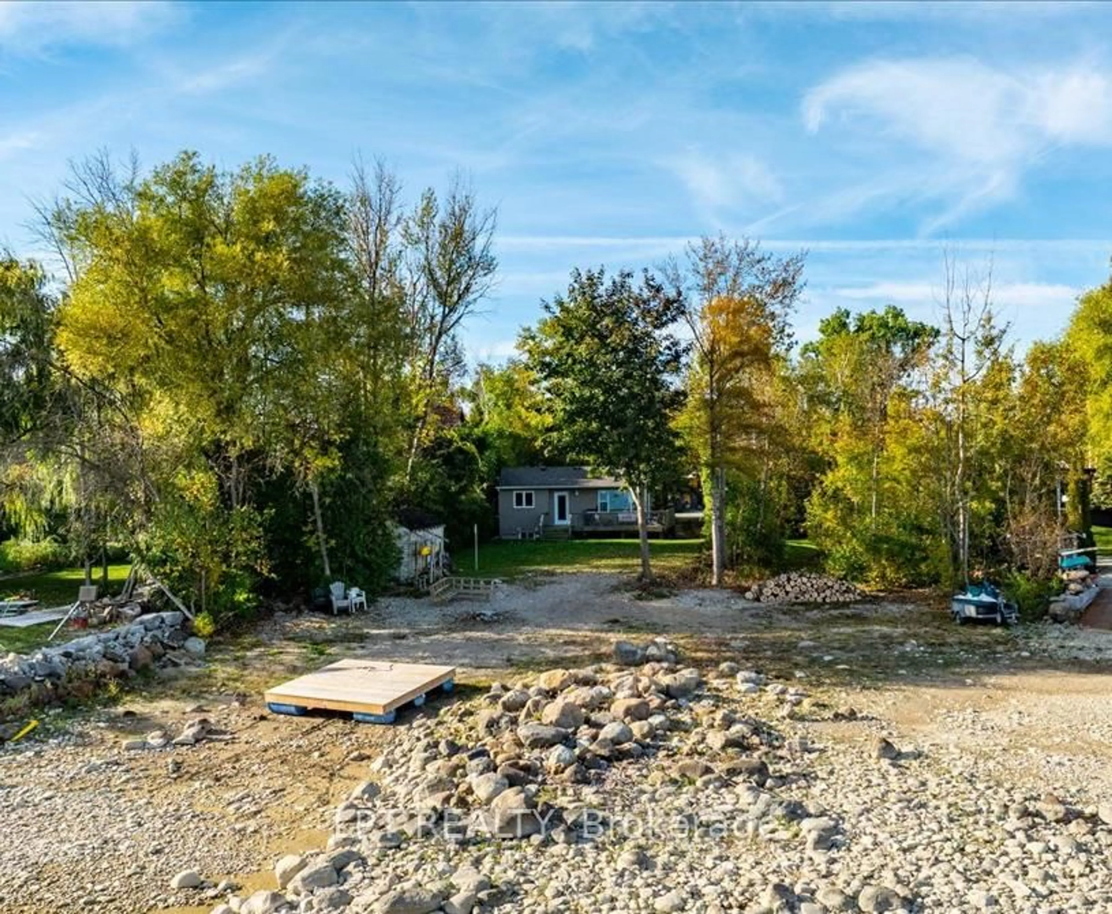 A pic from outside/outdoor area/front of a property/back of a property/a pic from drone, water/lake/river/ocean view for 41 Glen Rd, Collingwood Ontario L9Y 0X2