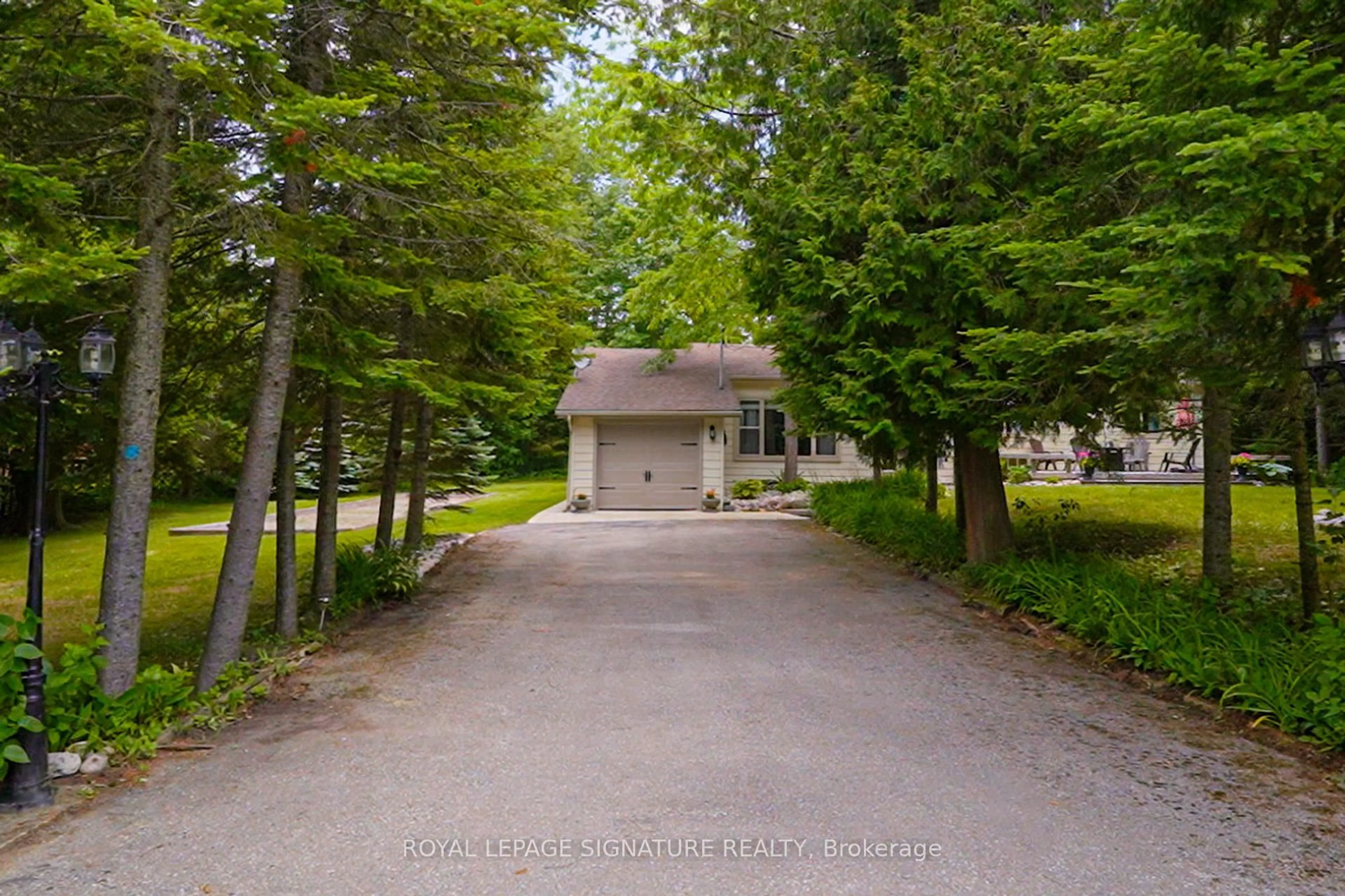 A pic from outside/outdoor area/front of a property/back of a property/a pic from drone, street for 107 Nicole Blvd, Tiny Ontario L0L 2T0