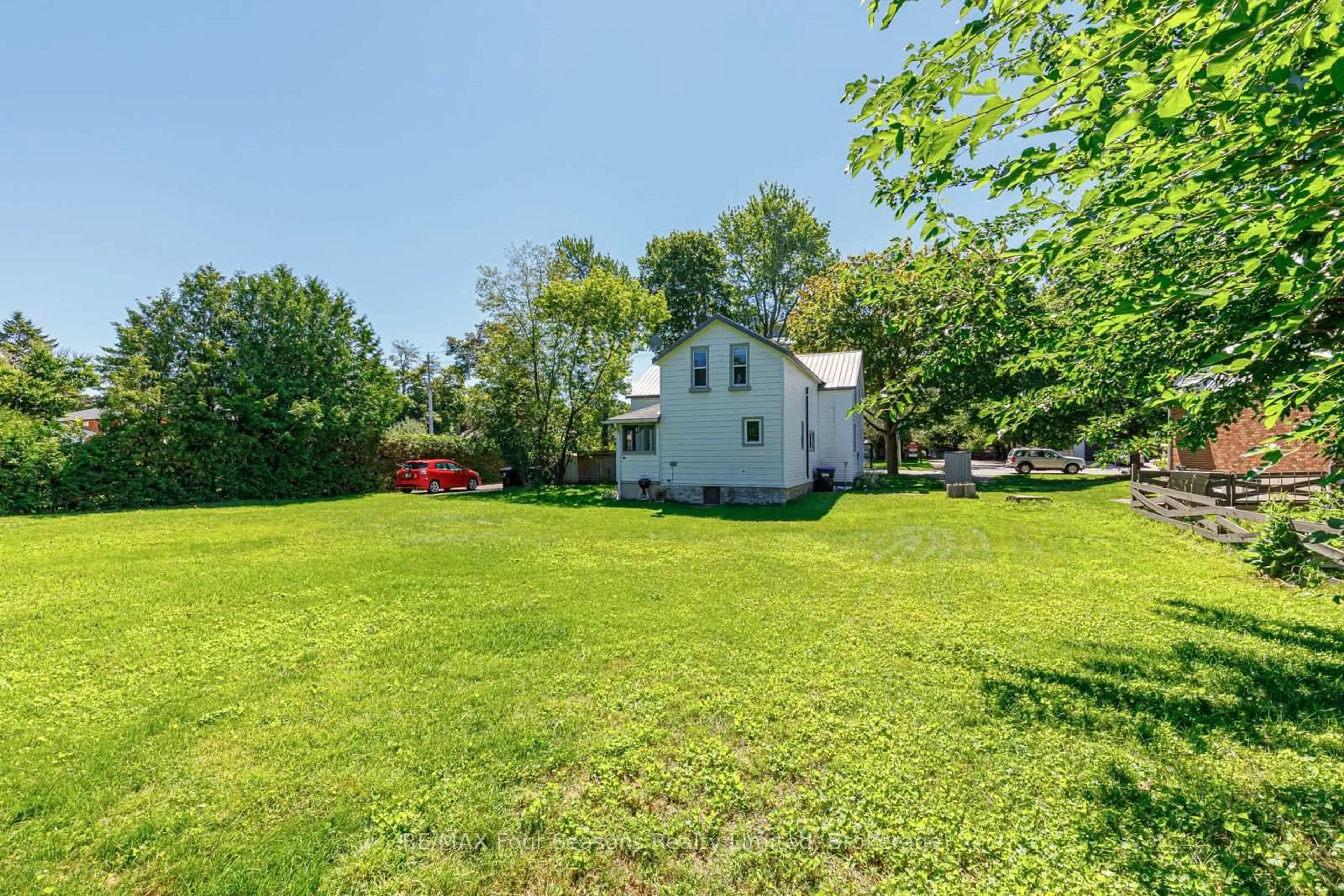 A pic from outside/outdoor area/front of a property/back of a property/a pic from drone, water/lake/river/ocean view for 393 Second St, Collingwood Ontario L9Y 1G9