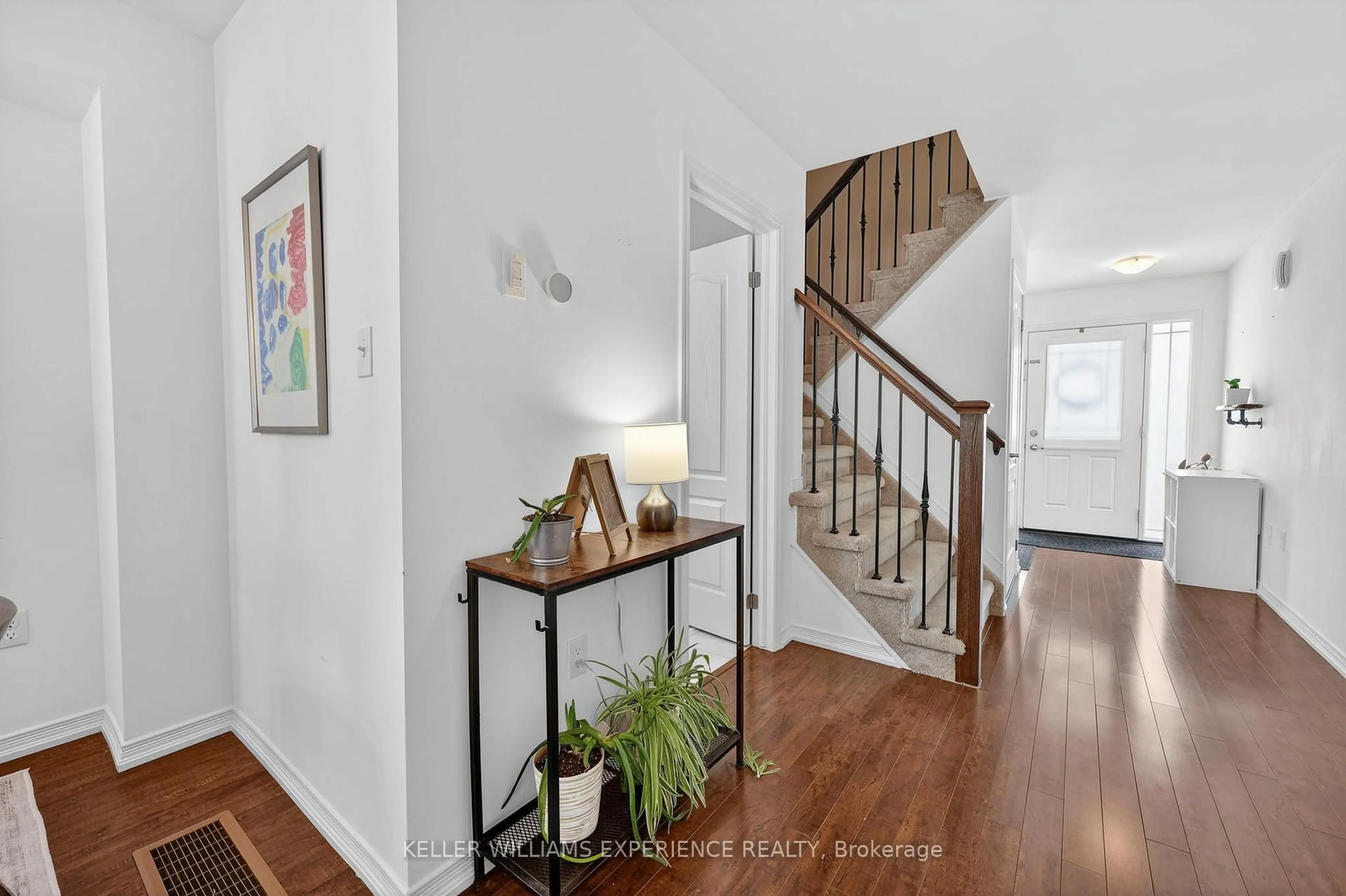 Indoor entryway for 225 Diana Dr, Orillia Ontario L3V 8J8