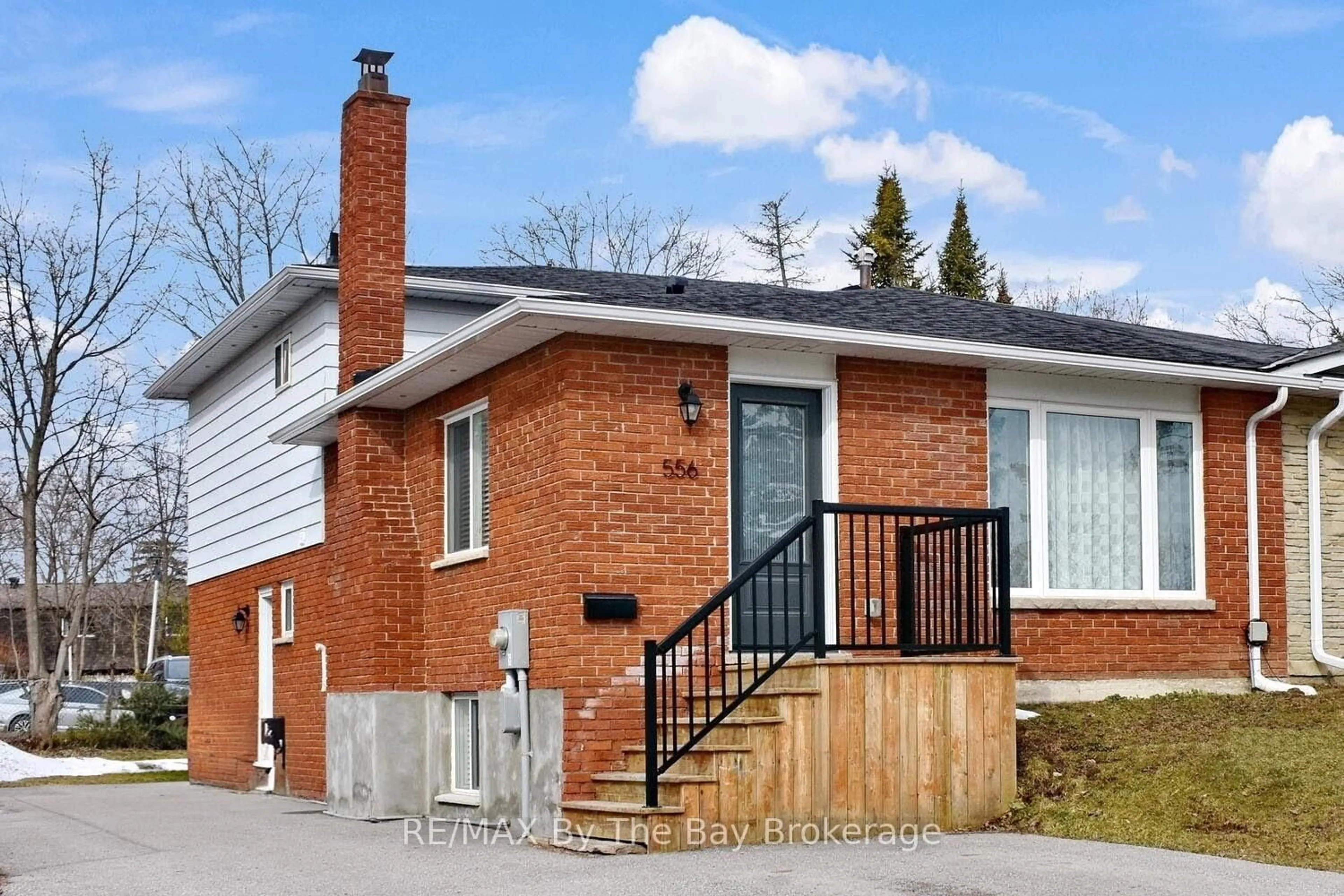 Home with brick exterior material, street for 556 Spruce St, Collingwood Ontario L9Y 4B4