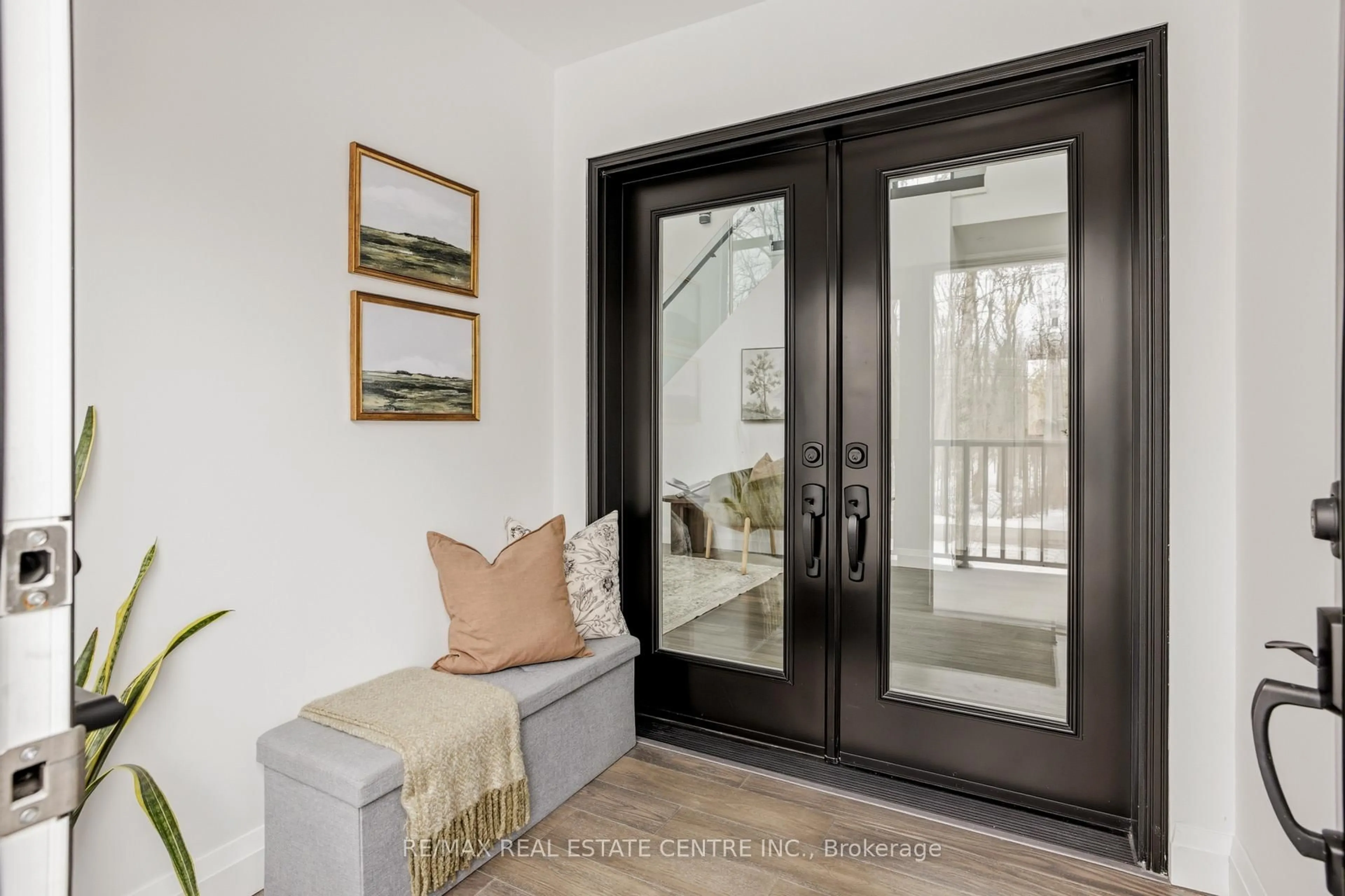 Indoor entryway for 3441 Louis Lane, Ramara Ontario L0K 1B0