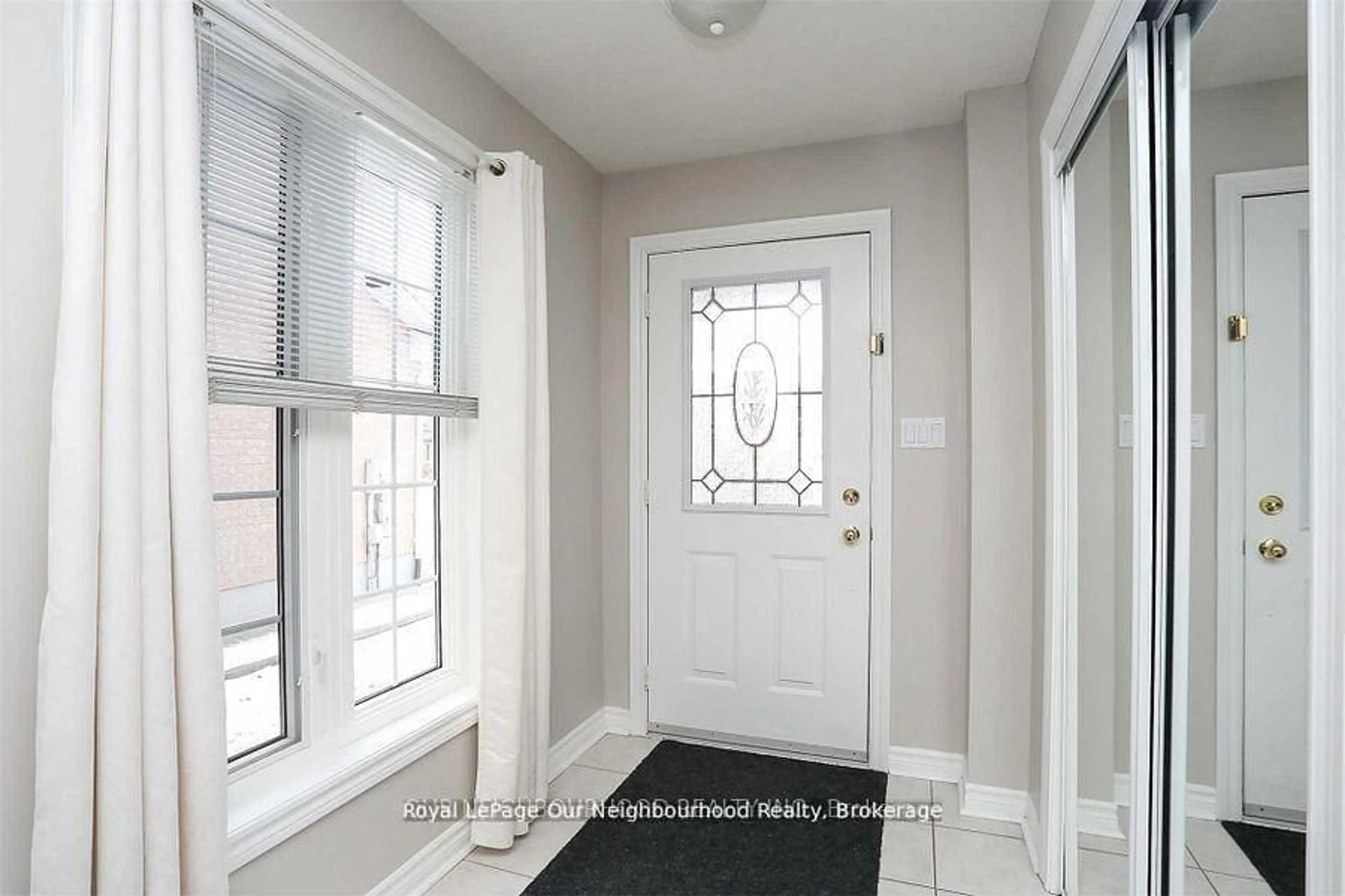Indoor entryway for 83 Cloughley Dr, Barrie Ontario L4N 9T8