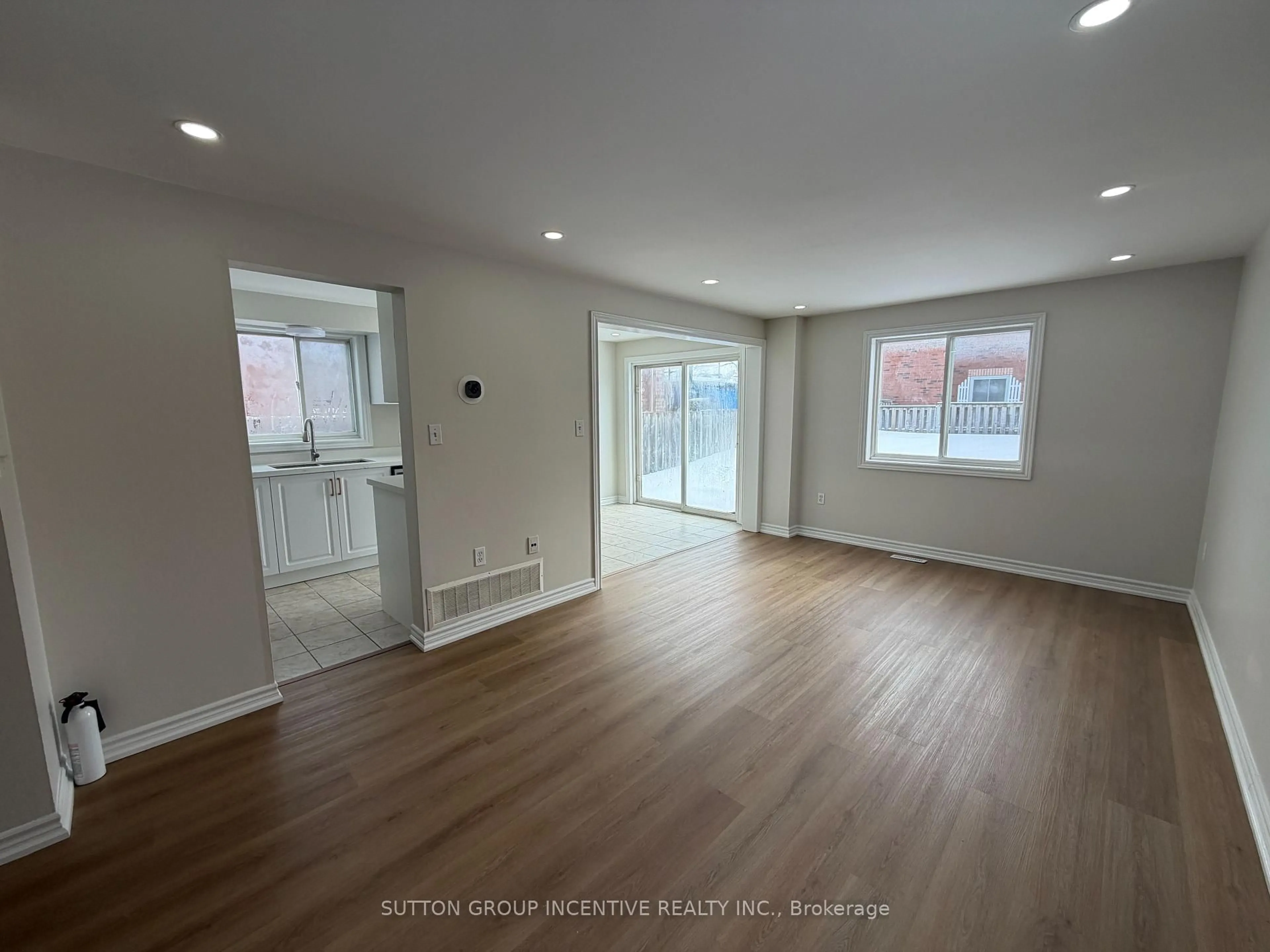 A pic of a room for 15 Timothy Lane, Barrie Ontario L4N 9Z6