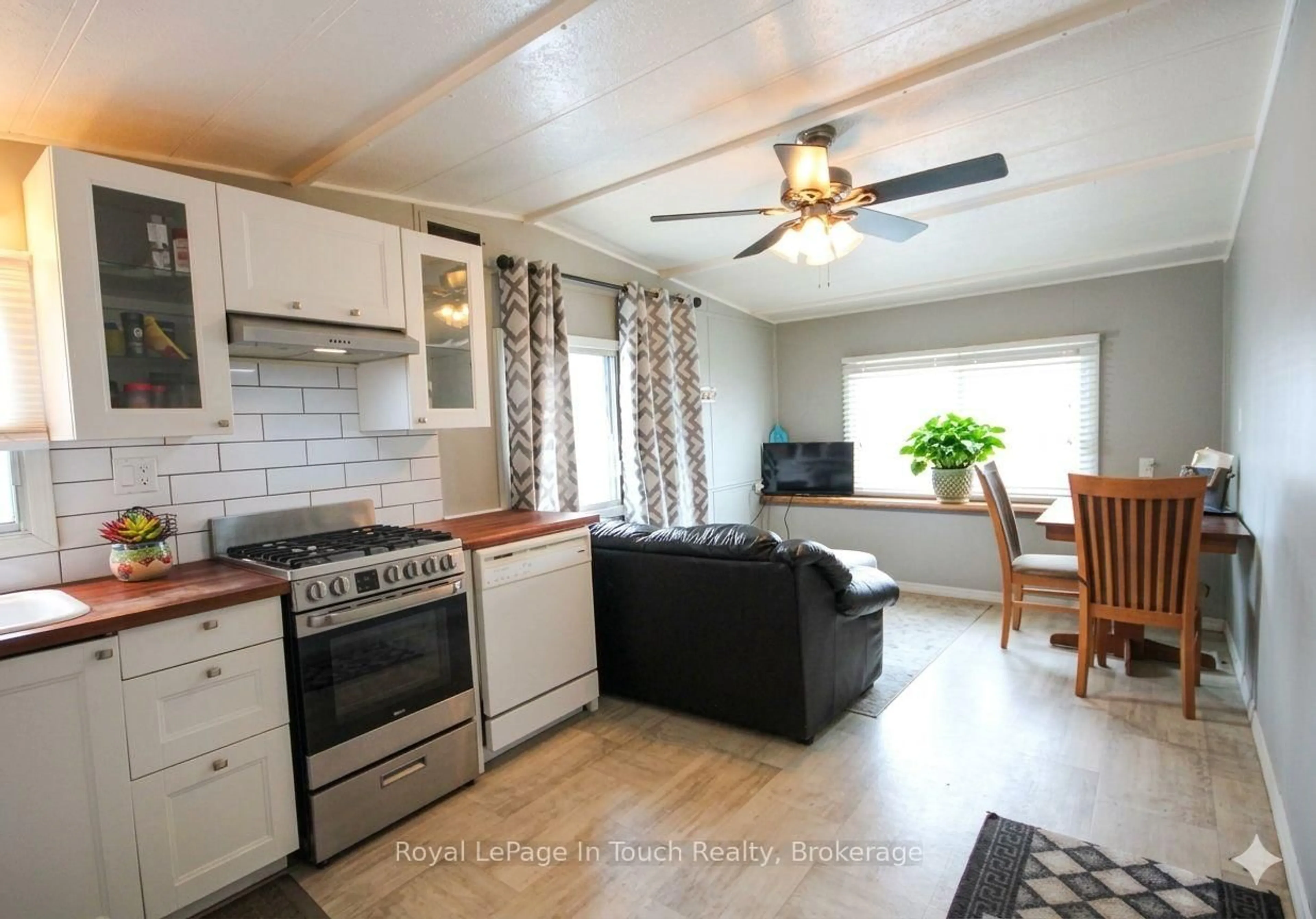 Open concept kitchen, unknown for 10 Lakeshore Rd, Midland Ontario L4R 0B9