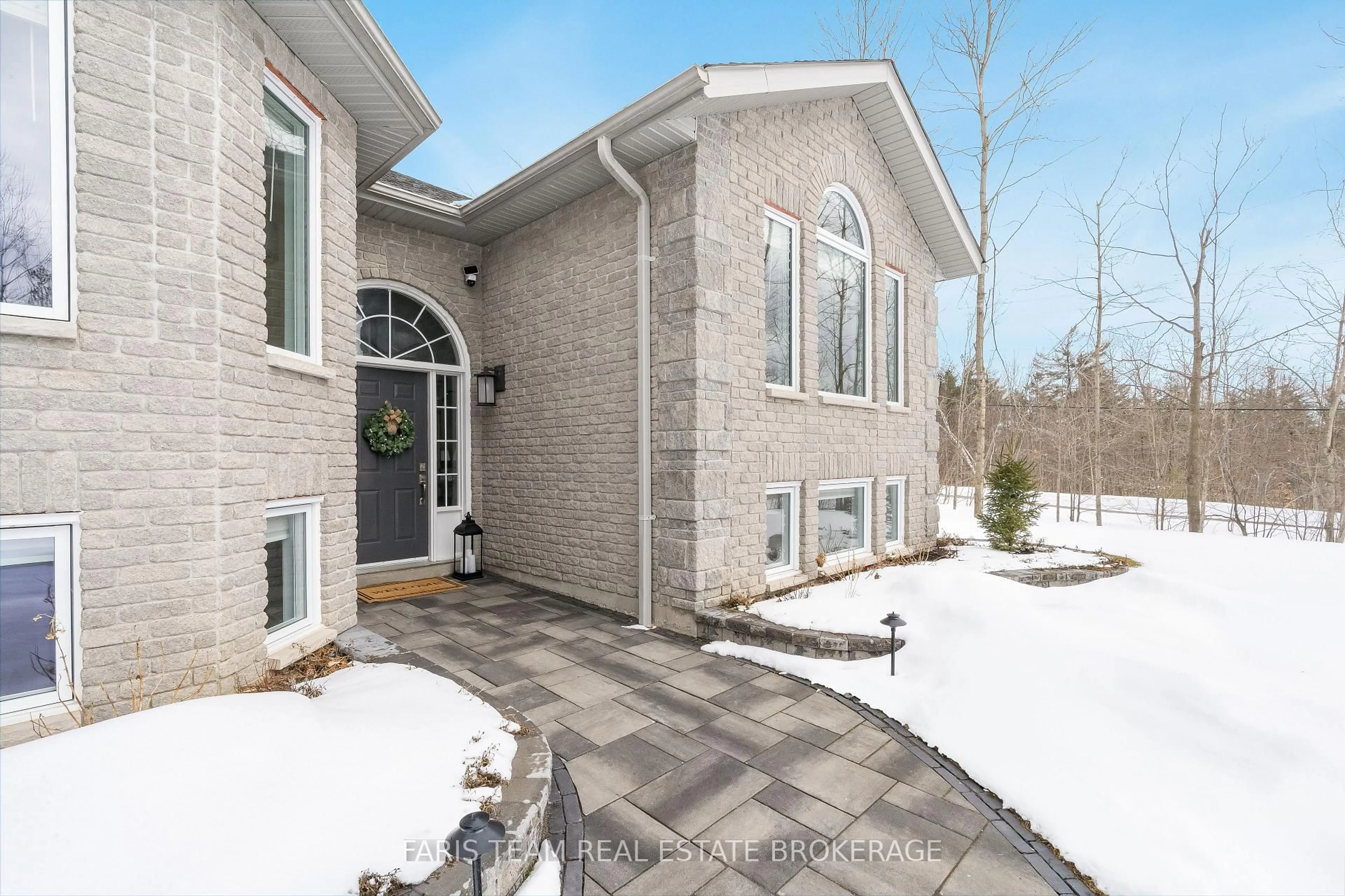 Home with brick exterior material, street for 1 Pineview Dr, Oro-Medonte Ontario L0L 2L0