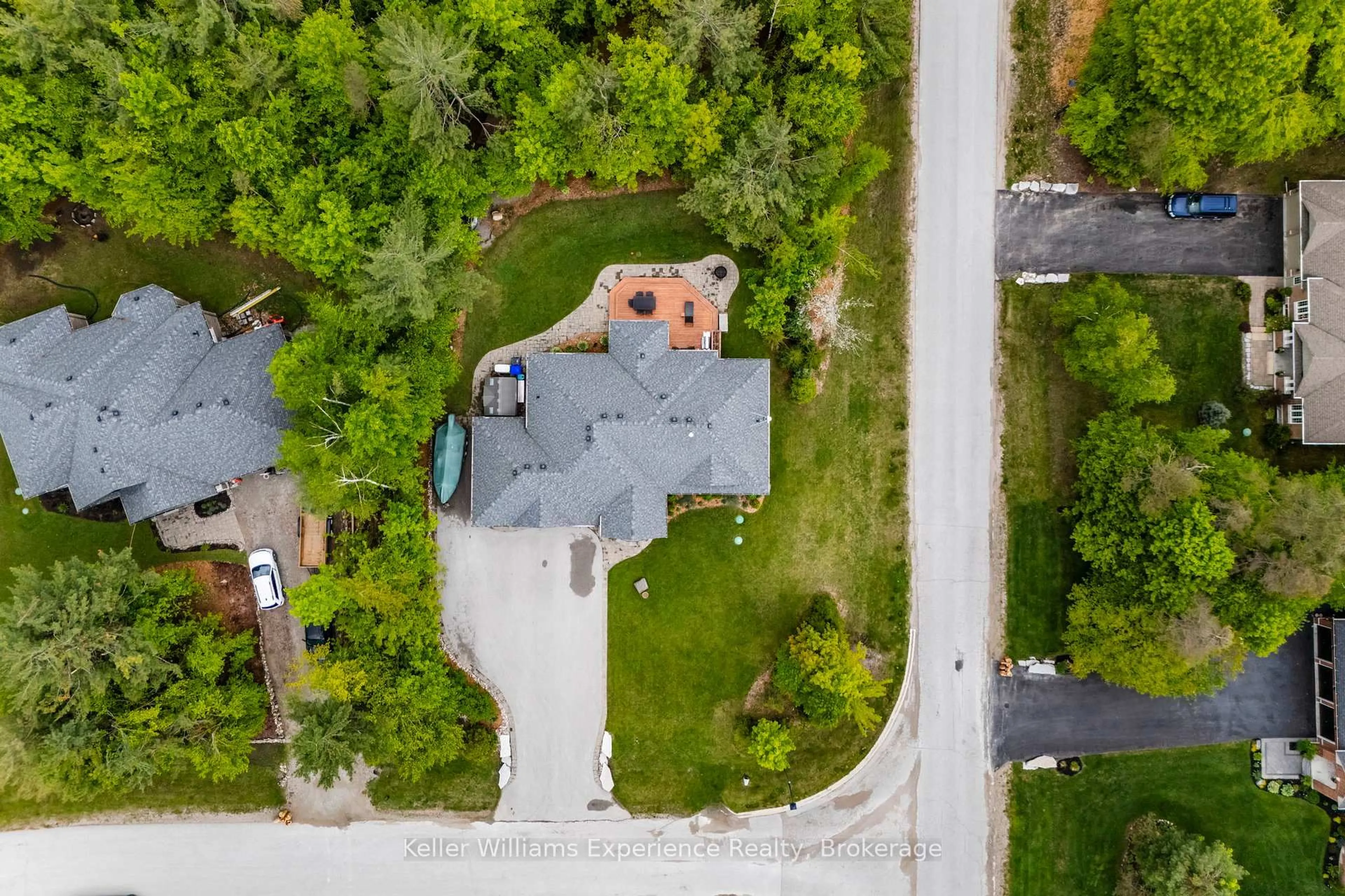 A pic from outside/outdoor area/front of a property/back of a property/a pic from drone, street for 1 Topaz Crt, Oro-Medonte Ontario L0L 2E0