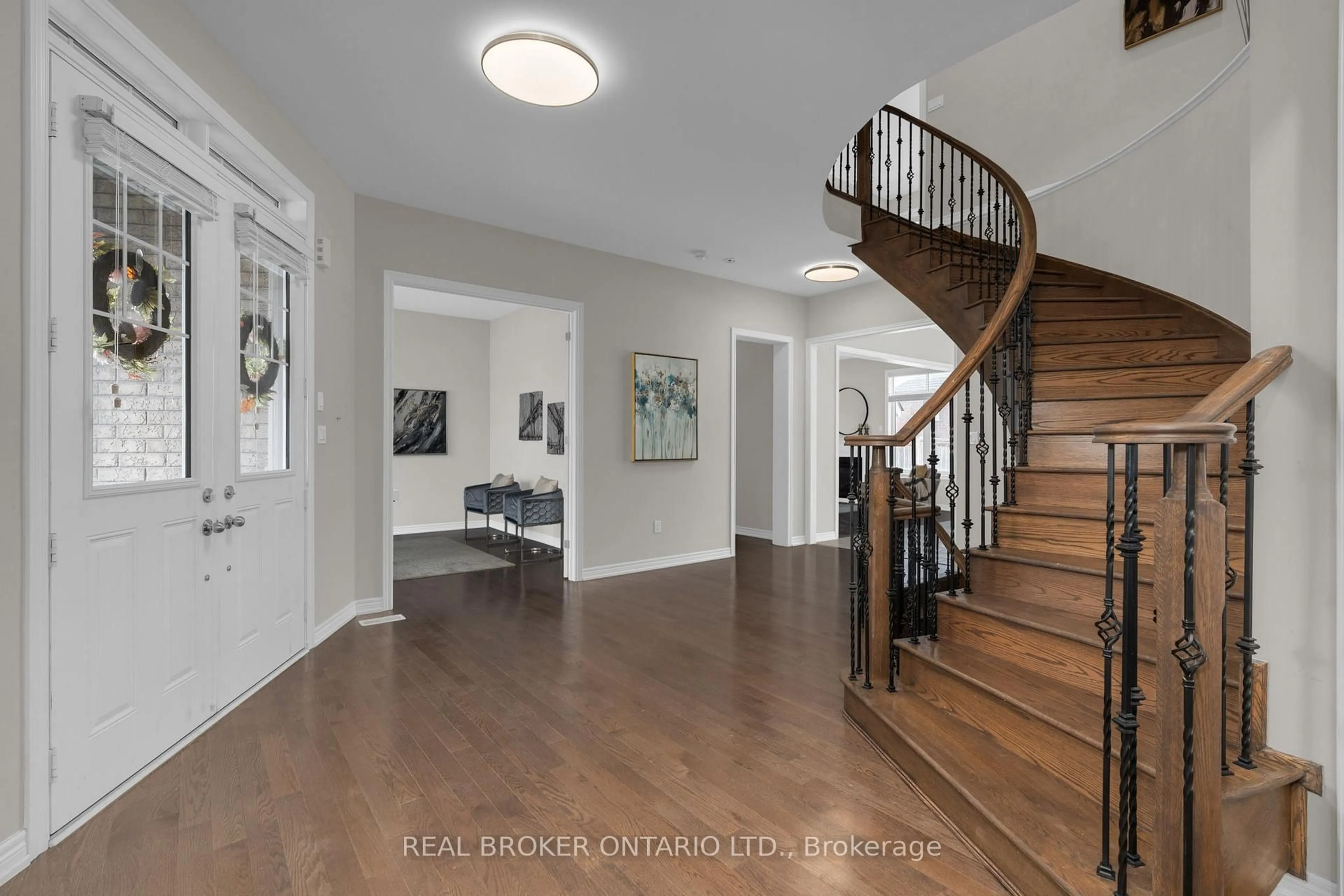 Indoor entryway for 56 Redmond Cres, Springwater Ontario L9X 2A2