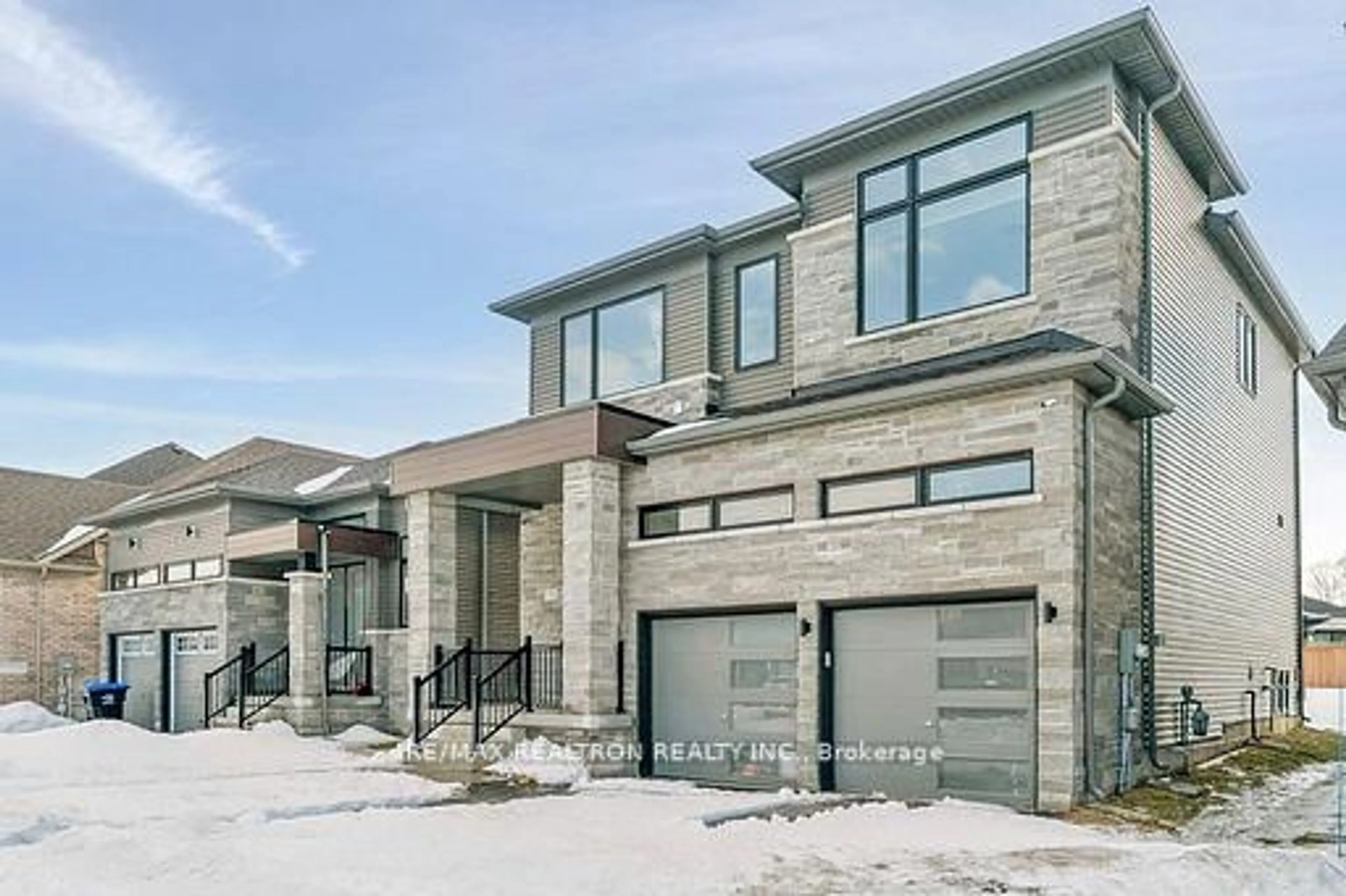 Home with brick exterior material, street for 33 Simona Ave, Wasaga Beach Ontario L9Z 0L5