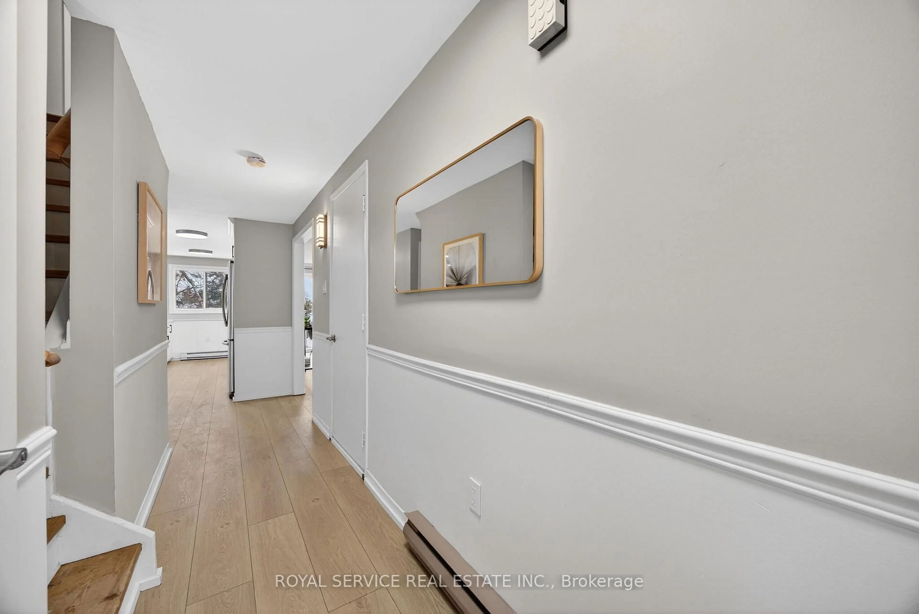 Indoor entryway for 41 Hemingway Cres, Barrie Ontario L4N 5G2