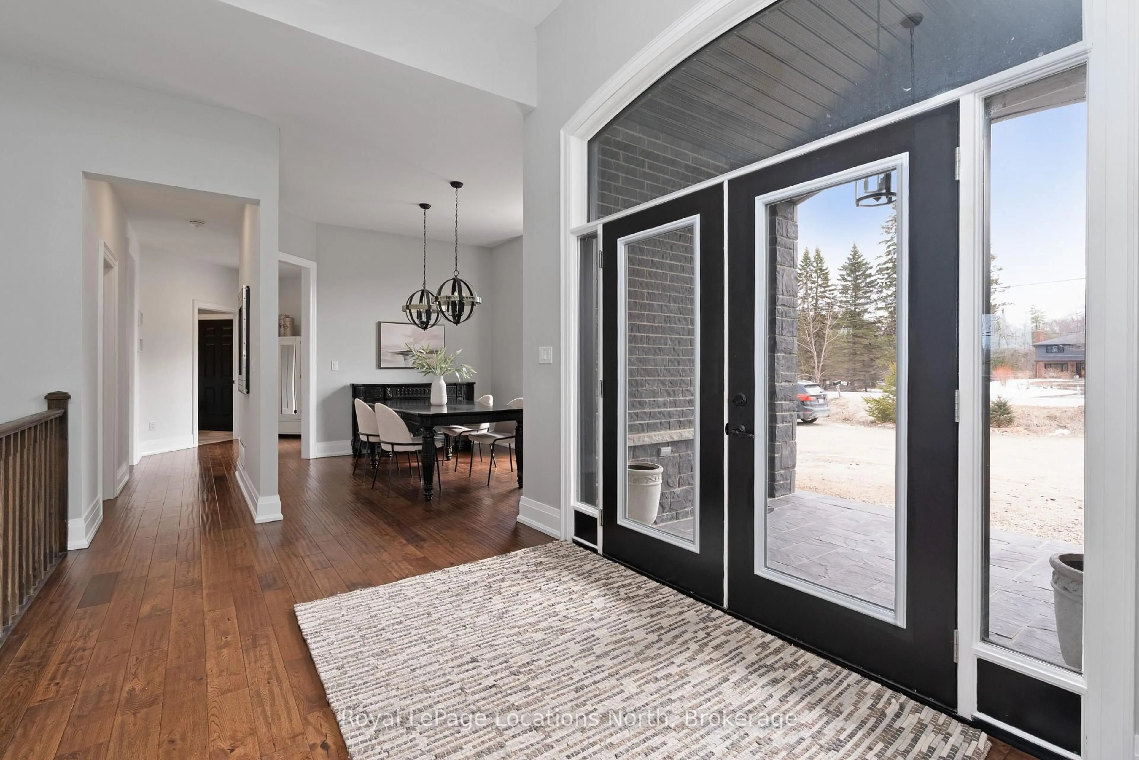 Indoor entryway for 1029 Sixth St, Collingwood Ontario L9Y 3Y9